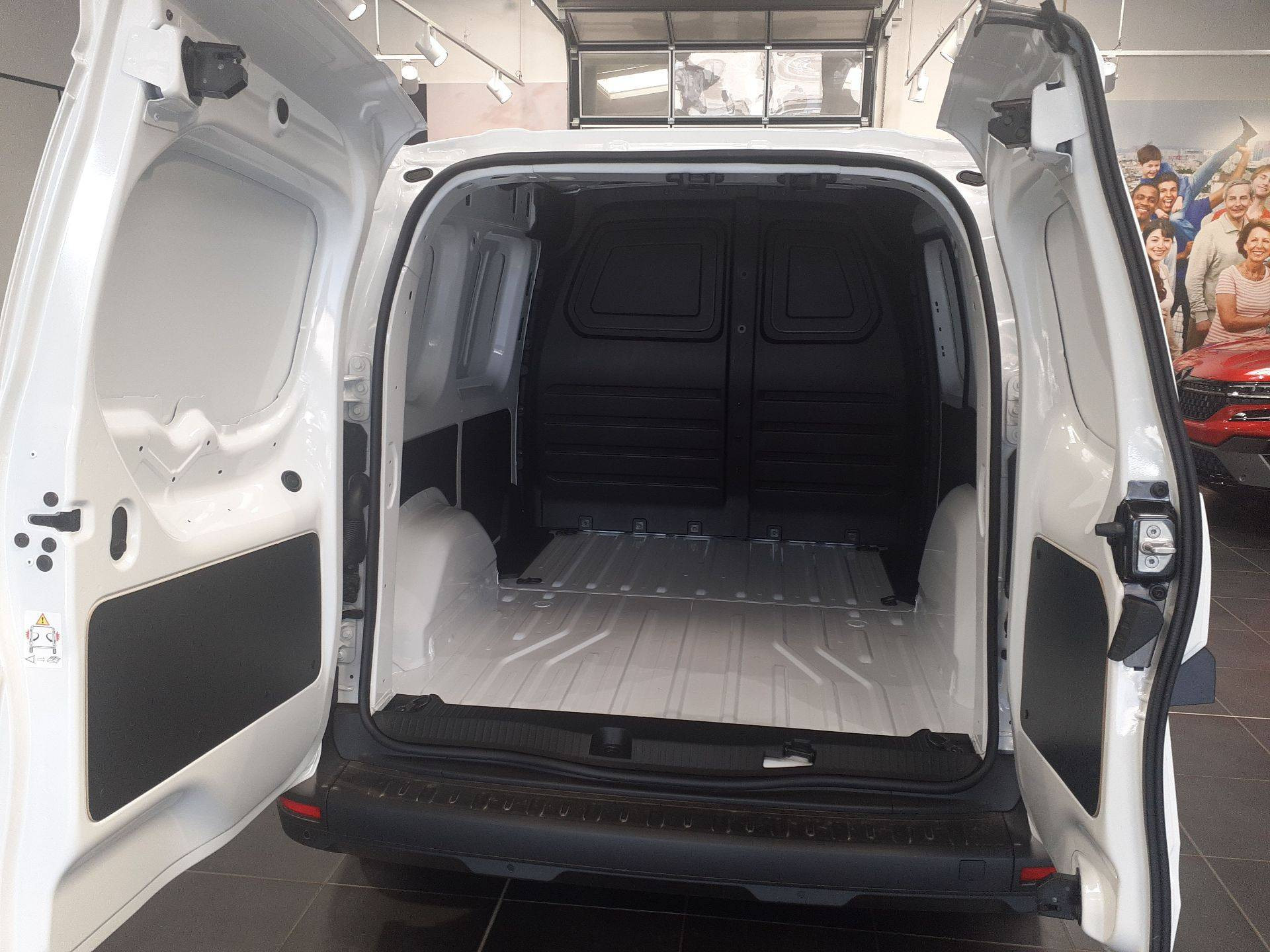 Vente en ligne Renault Kangoo Van  TOLE L1 BLUE DCI 95 AUTO au prix de 24 265 €
