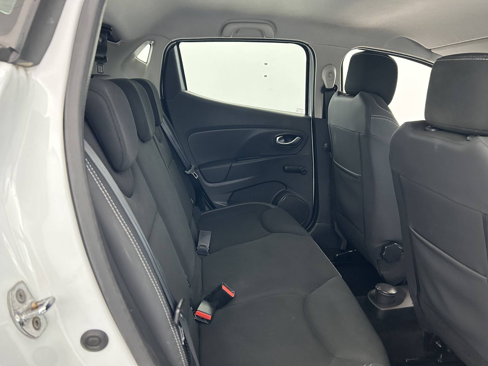 Vente en ligne Renault Clio 4 Clio dCi 75 E6C au prix de 10 890 €