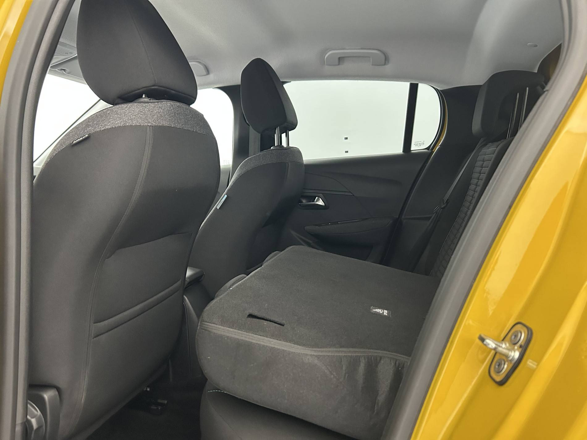 Vente en ligne Peugeot E-208  50 kWh 136ch au prix de 12 970 €