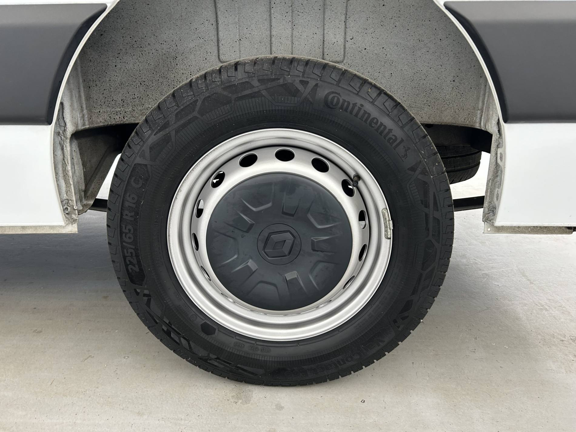 Vente en ligne Renault Master Fourgon MASTER FGN TRAC F3500 L2H2 BLUE DCI 135 au prix de 27 990 €