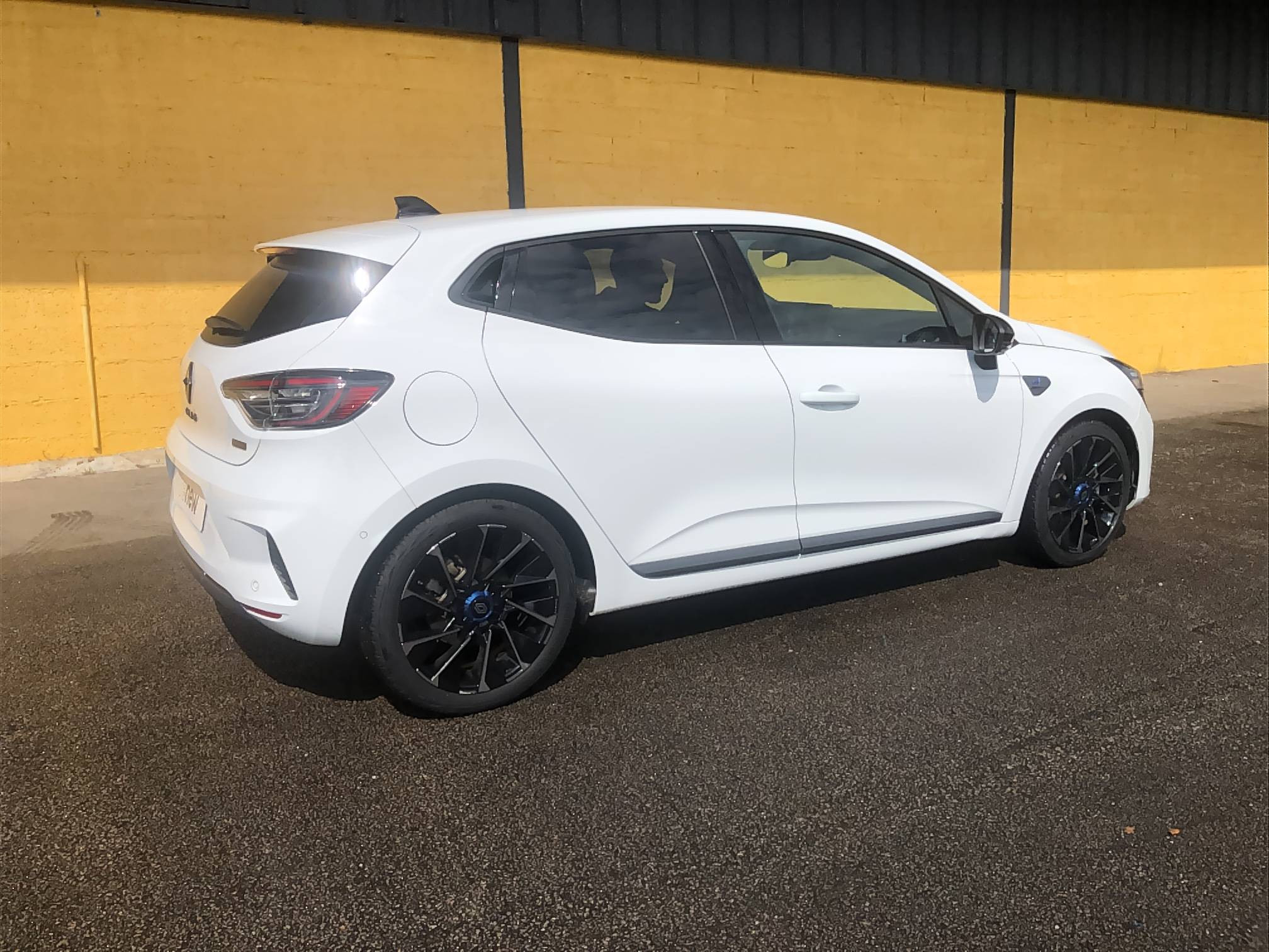 Vente en ligne Renault Clio 5 Clio E-Tech full hybrid 145 au prix de 20 890 €