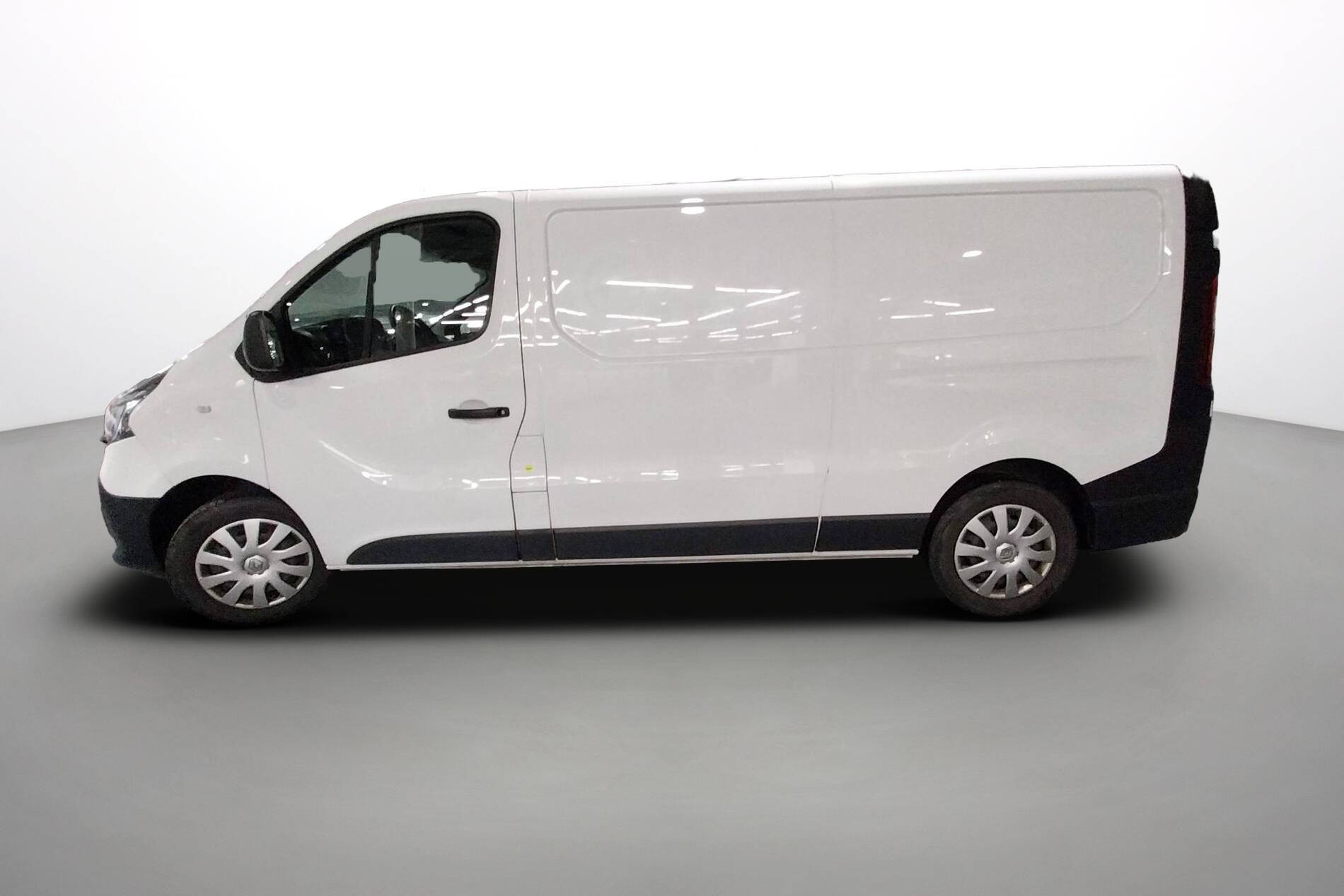 Vente en ligne Renault Trafic 3 Fourgon TRAFIC FGN L2H1 1300 KG DCI 120 au prix de 18 990 €