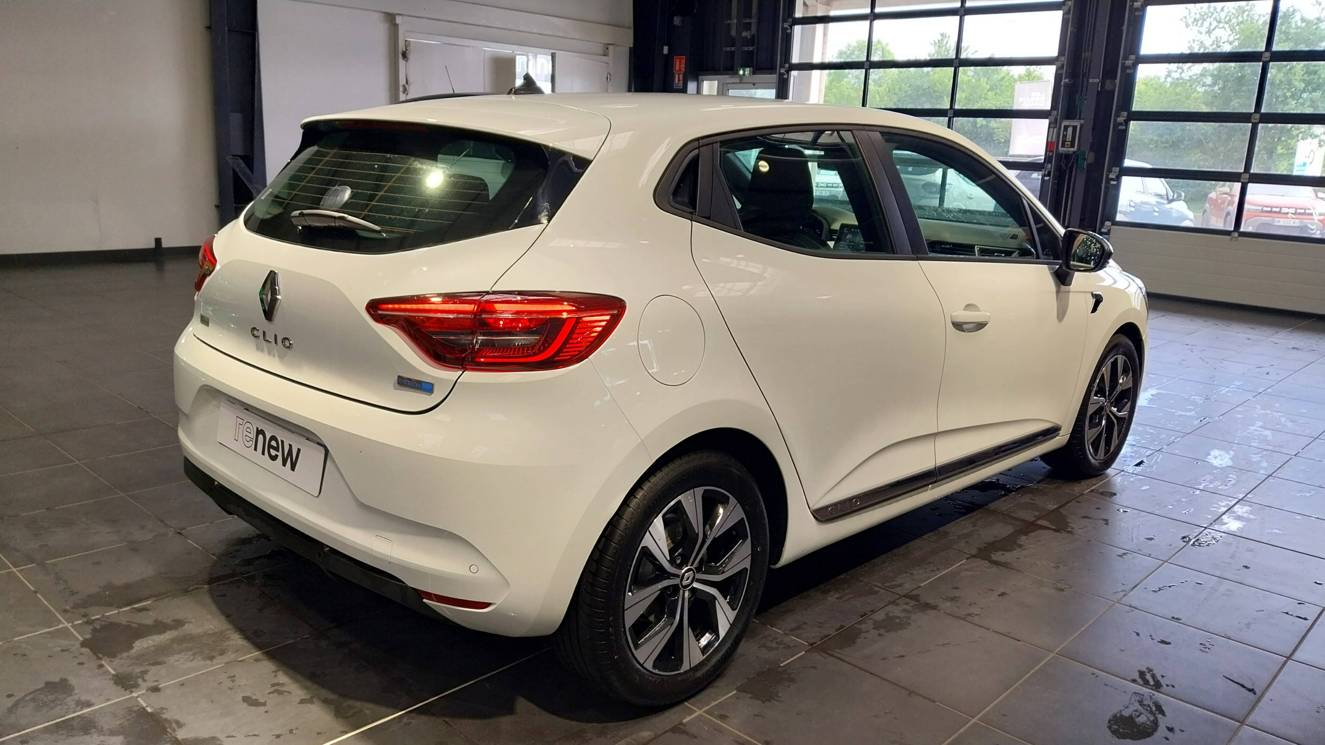 Vente en ligne Renault Clio 5 Clio E-Tech 140 - 21N au prix de 16 490 €