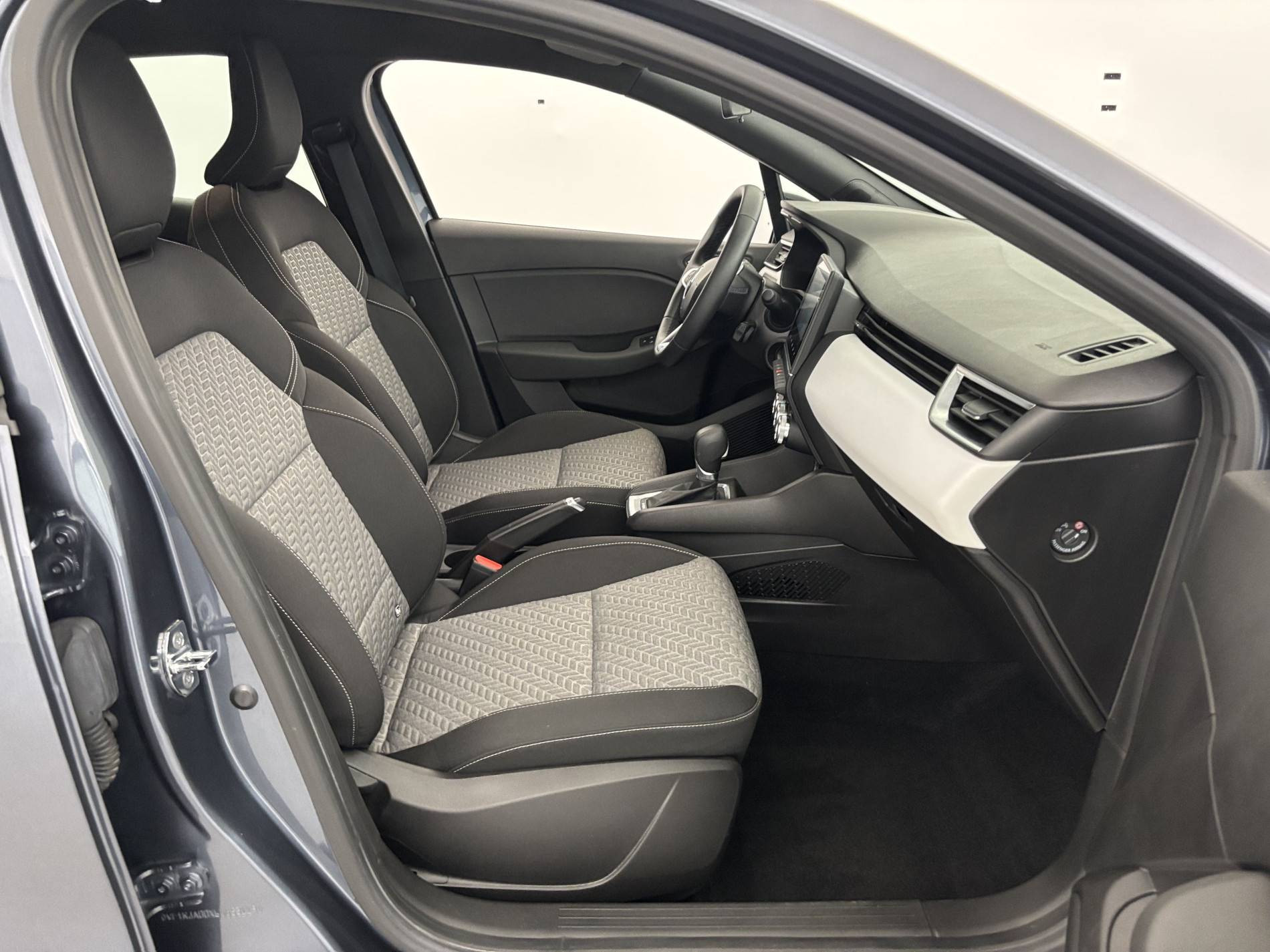 Vente en ligne Renault Clio 5 Clio E-Tech 140 - 21N au prix de 16 990 €