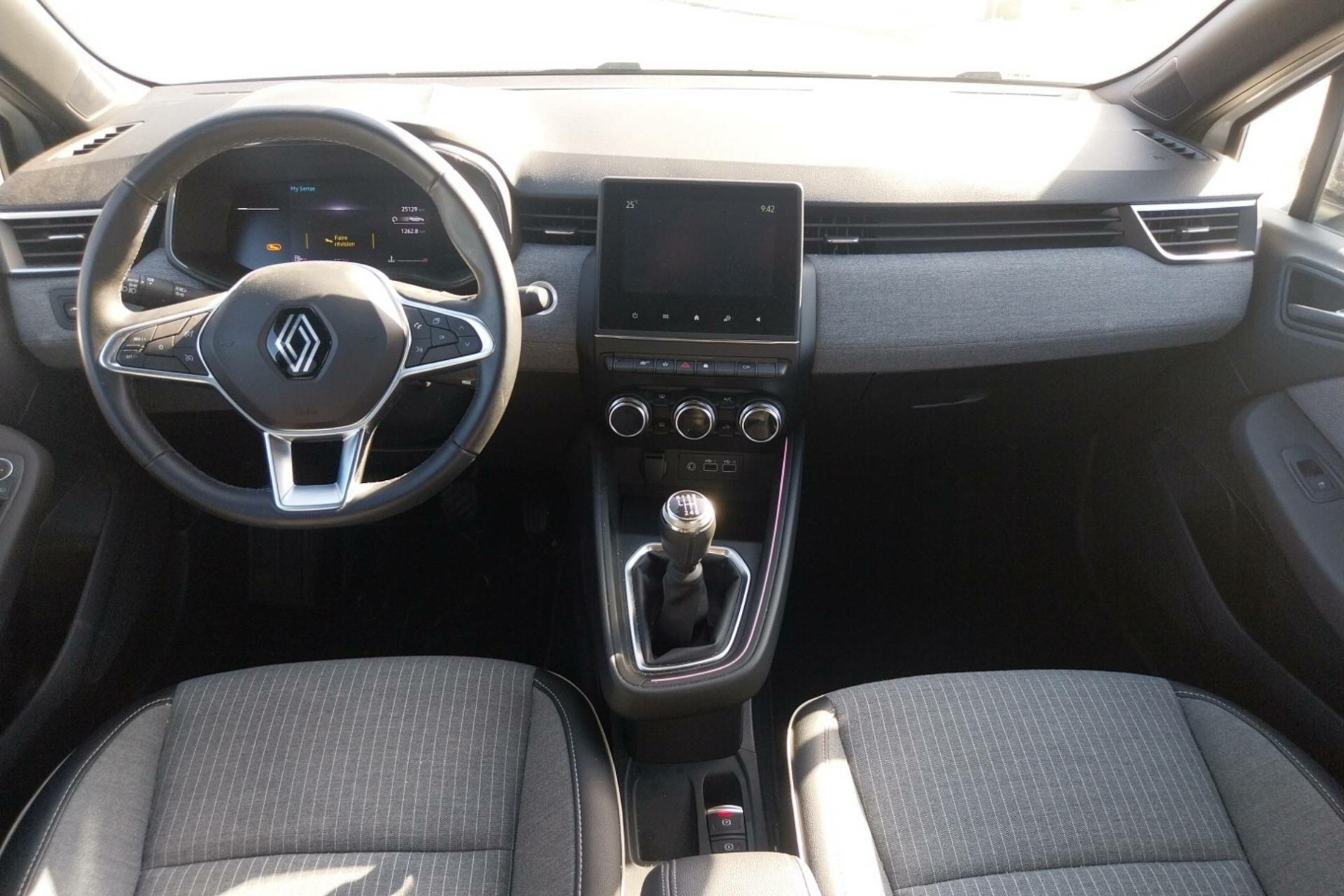 Vente en ligne Renault Clio 5 Clio TCe 90 au prix de 15 990 €