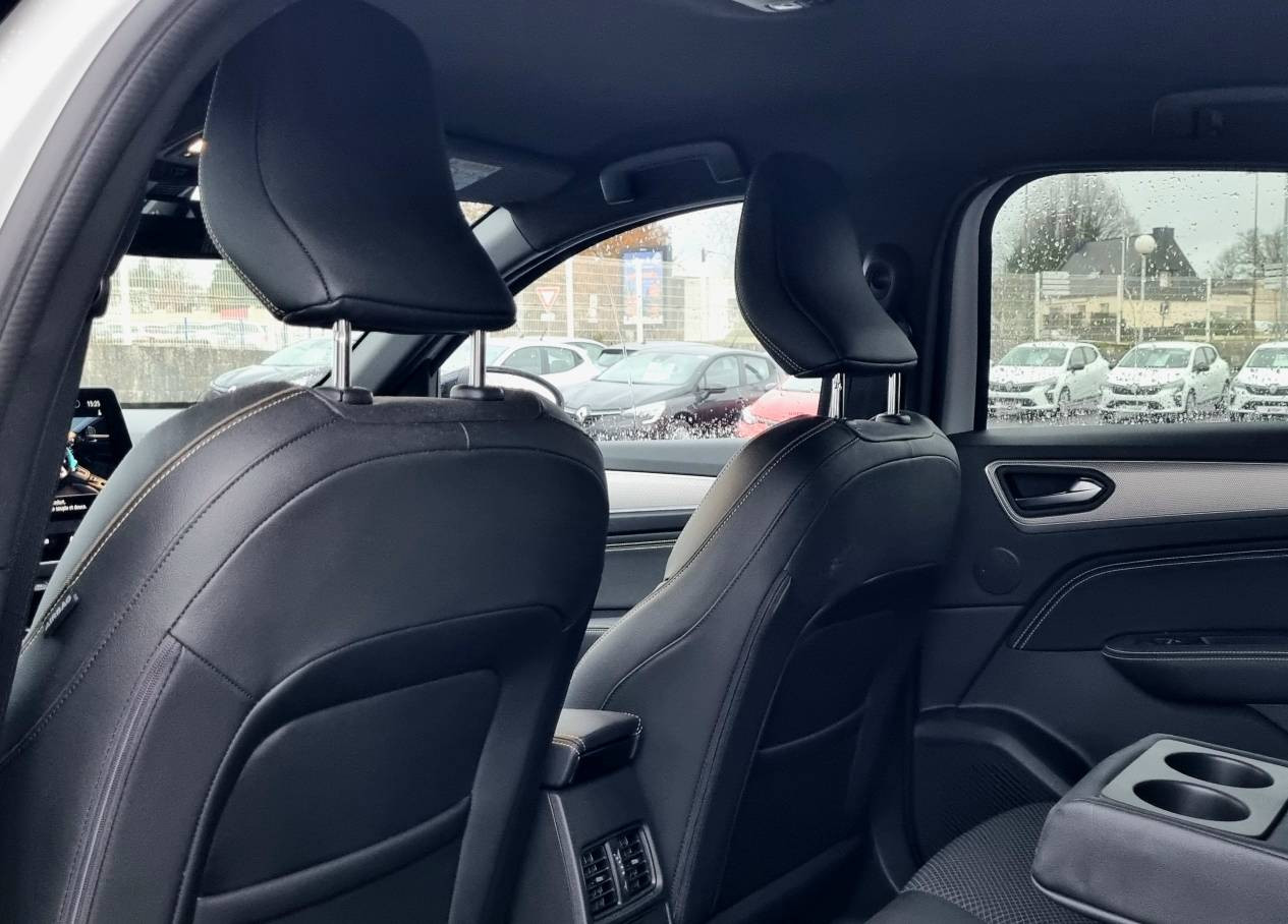 Vente en ligne Renault Arkana  E-Tech full hybrid 145 GSR2 au prix de 25 990 €