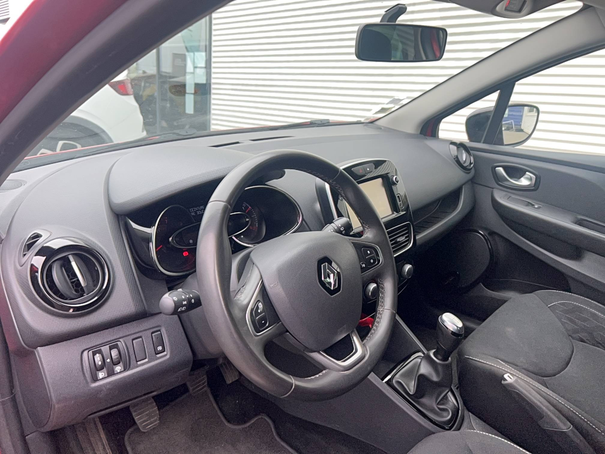 Vente en ligne Renault Clio 4 Clio TCe 90 E6C au prix de 10 590 €