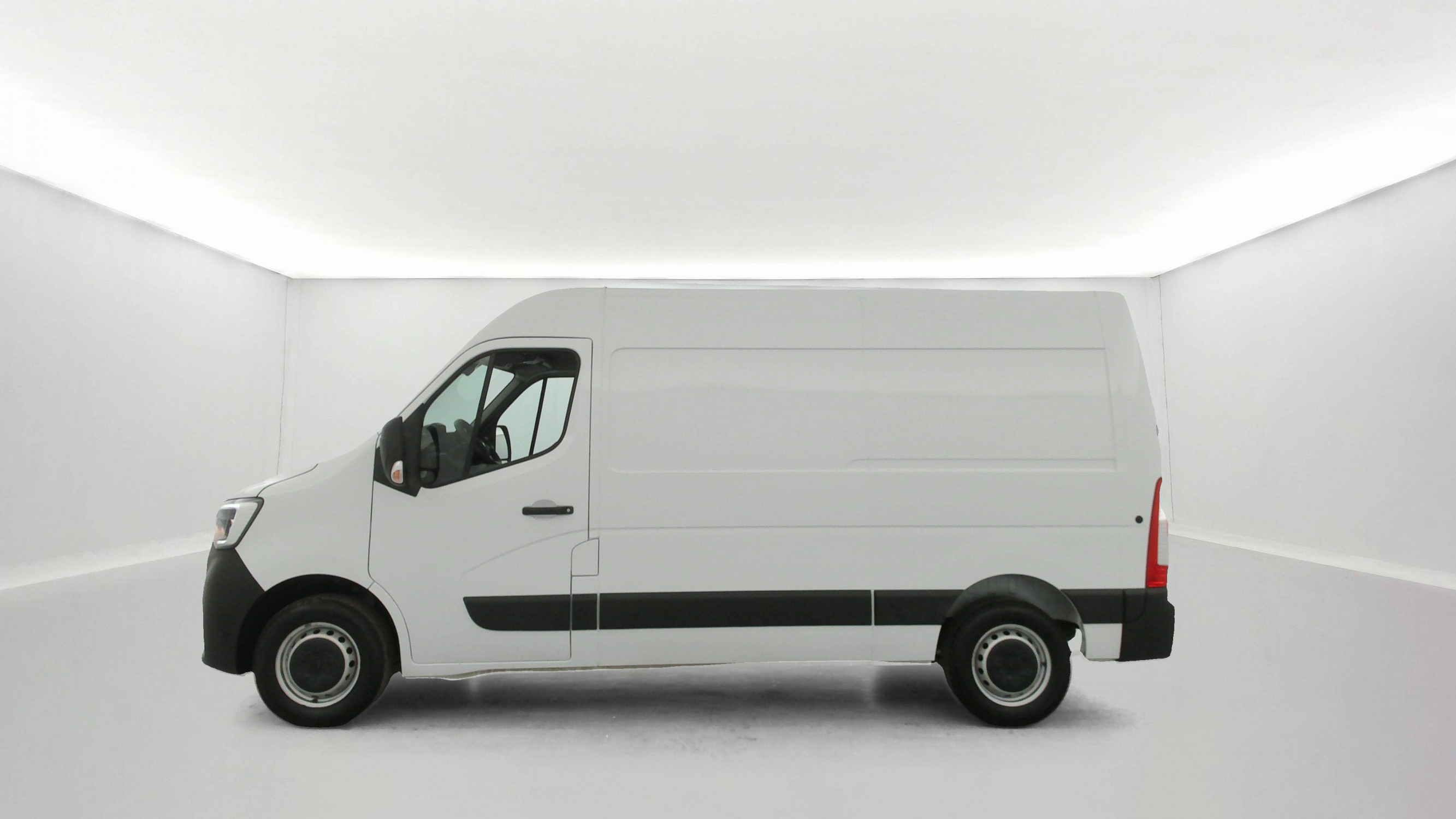 Vente en ligne Renault Master Fourgon MASTER FGN TRAC F3500 L2H2 BLUE DCI 135 au prix de 24 990 €