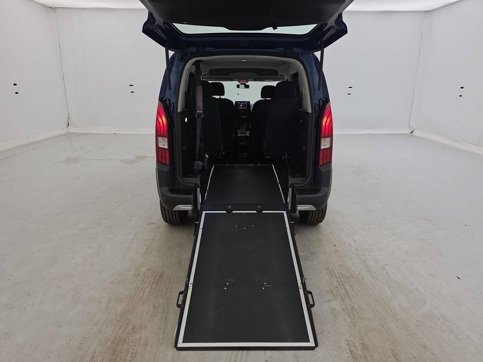 Vente en ligne Peugeot Rifter  Standard PureTech 110 S&S BVM6 au prix de 16 991 €