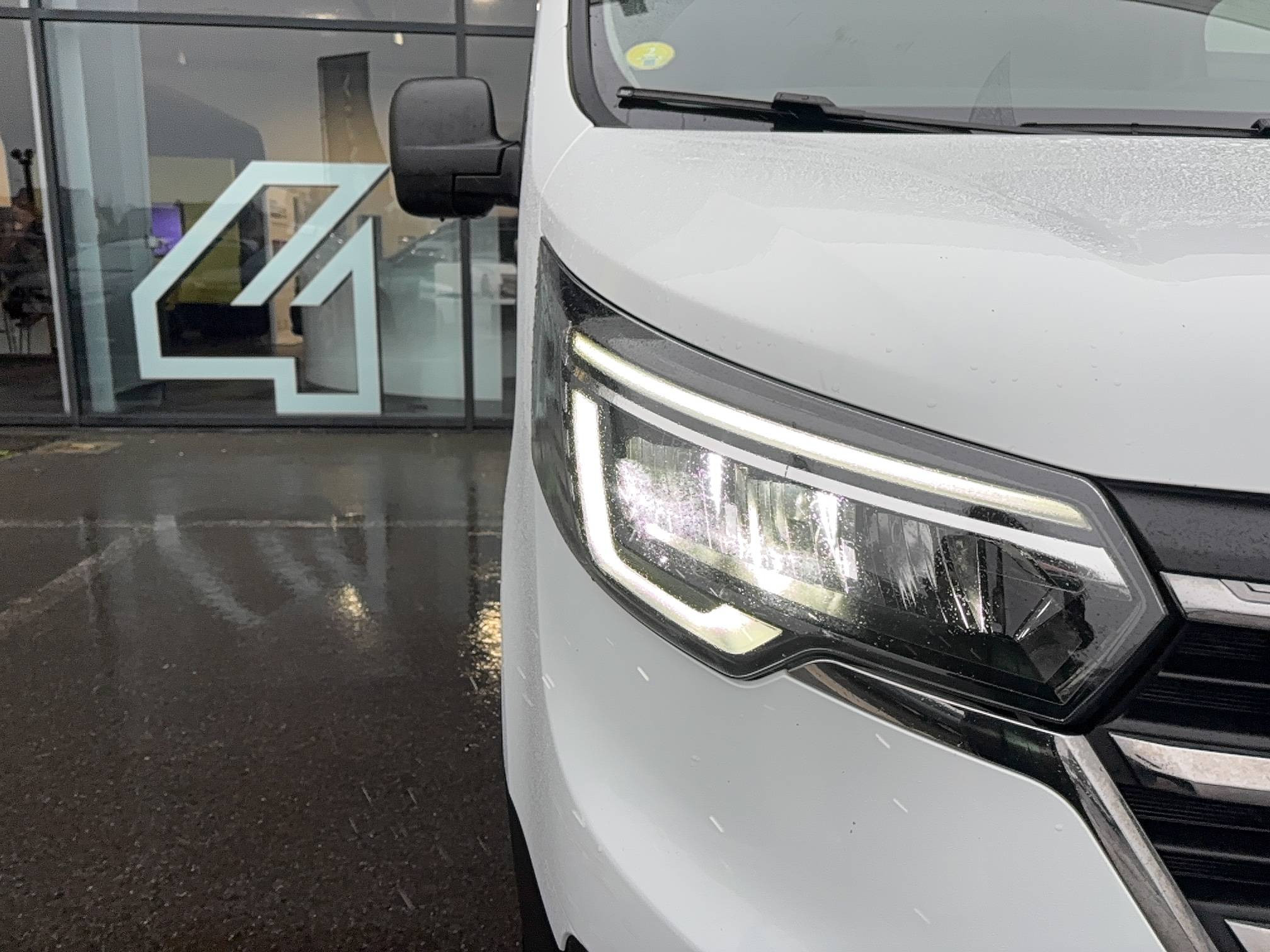 Vente en ligne Renault Trafic 3 Fourgon TRAFIC FGN L1H1 2800 KG BLUE DCI 130 au prix de 17 500 €