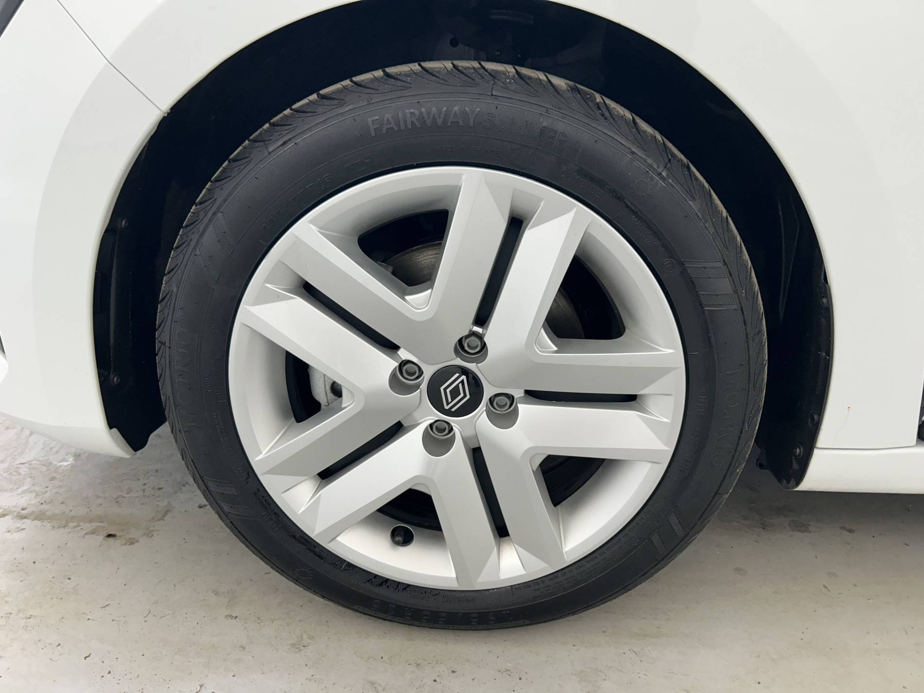 Vente en ligne Renault Clio 5 Clio E-Tech full hybrid 145 ch GSR2 au prix de 18 890 €