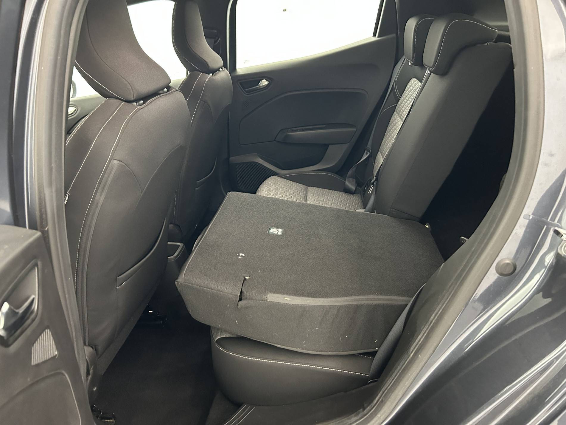 Vente en ligne Renault Clio 5 Clio TCe 90 - 21 au prix de 13 490 €