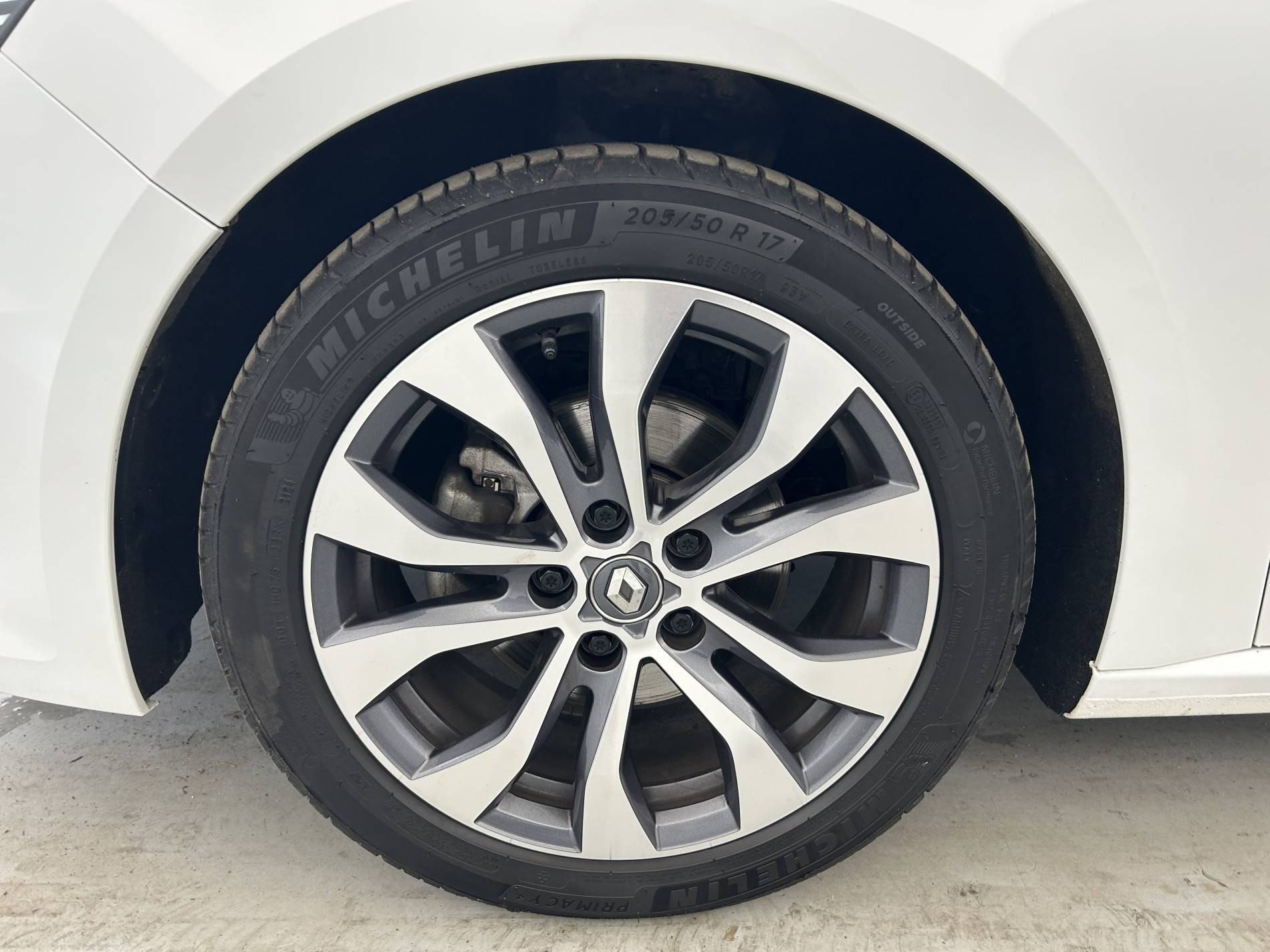 Vente en ligne Renault Megane 4  TCe 140 EDC au prix de 20 697 €