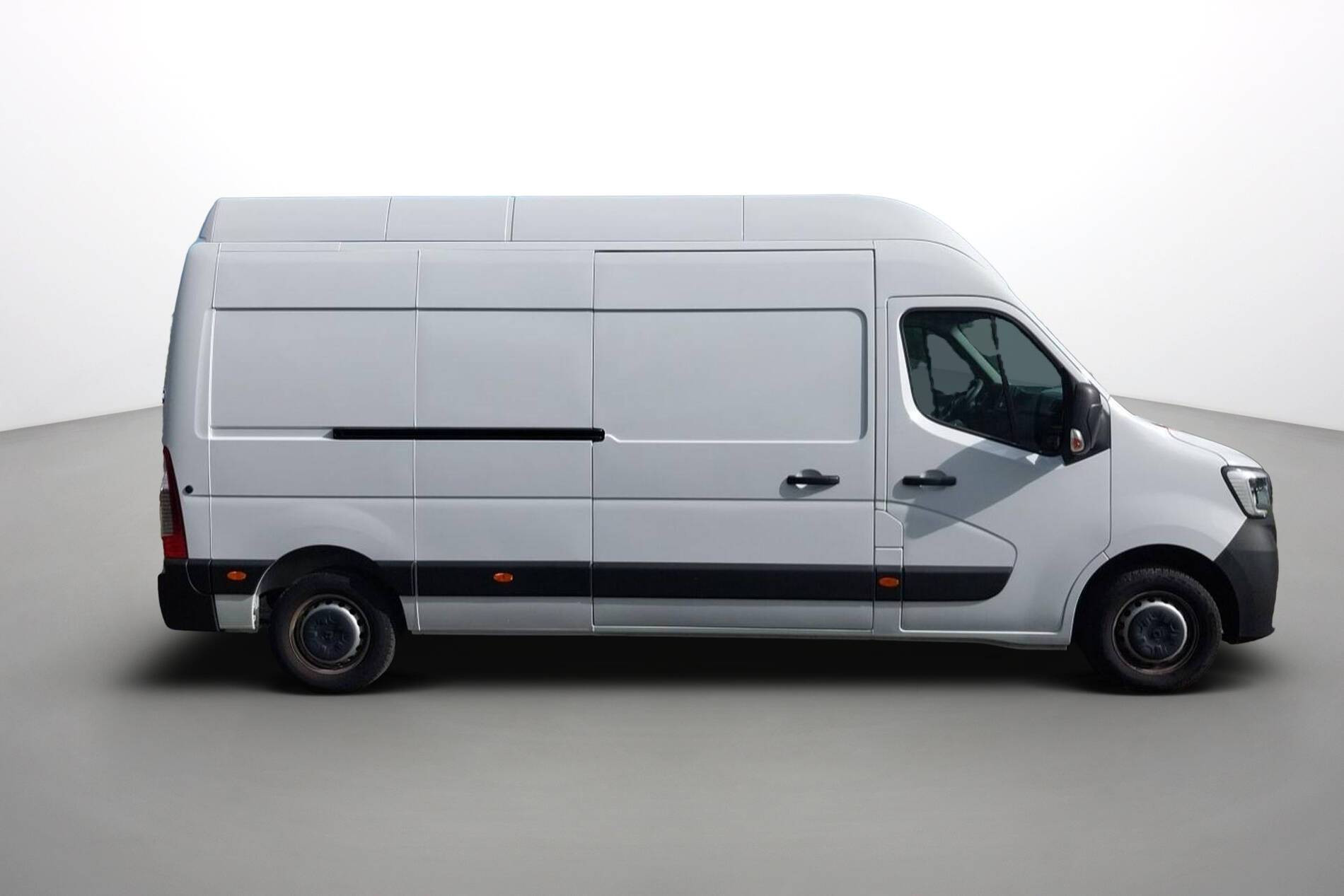 Vente en ligne Renault Master Fourgon MASTER FGN TRAC F3500 L3H3 BLUE DCI 135 au prix de 28 790 €