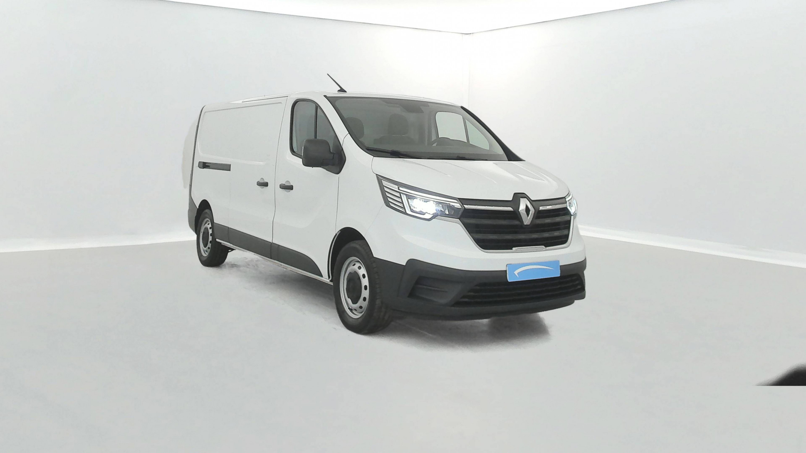 Vente en ligne Renault Trafic 3 Fourgon TRAFIC FGN L2H1 3000 KG BLUE DCI 130 au prix de 23 990 €