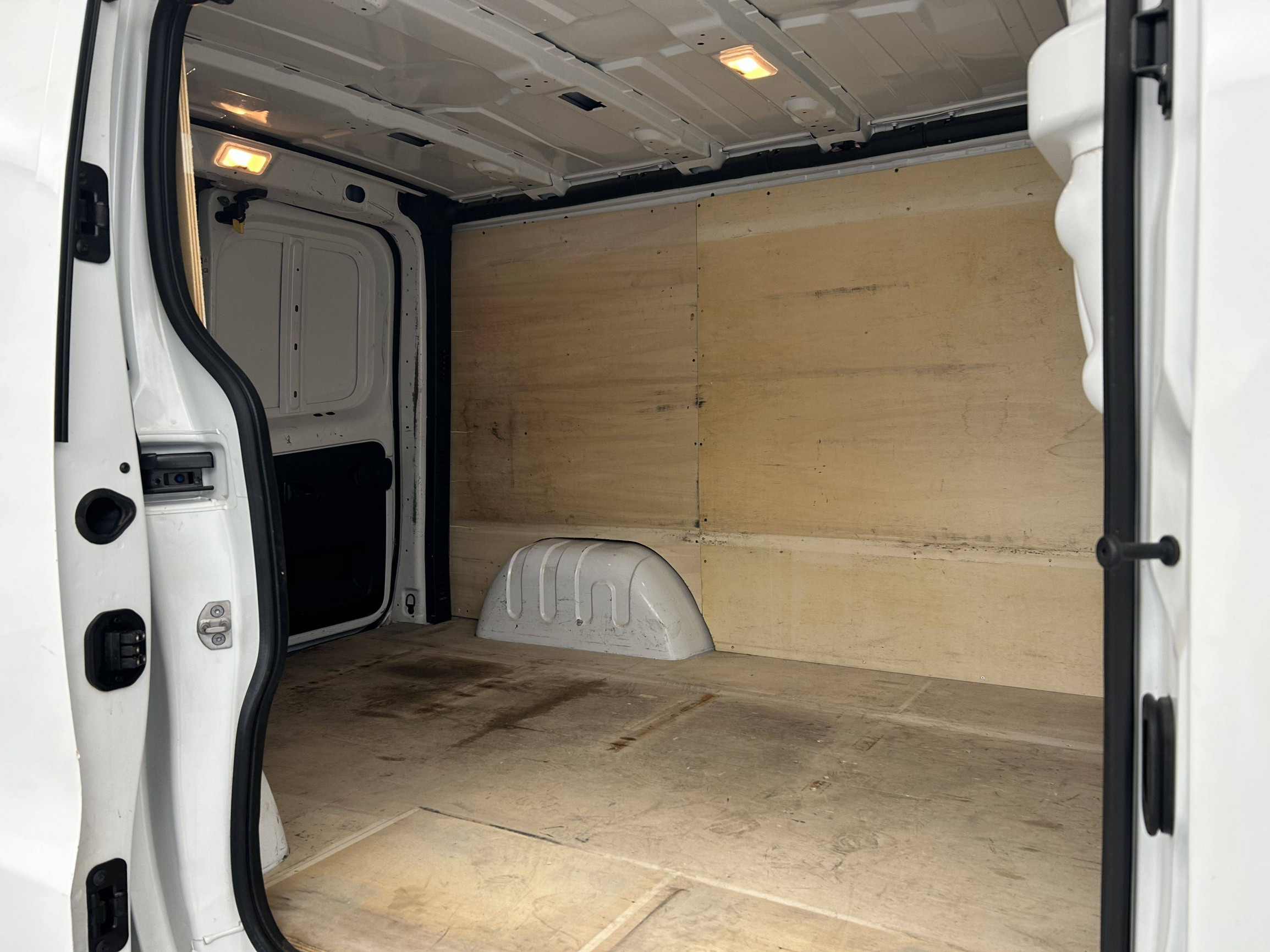 Vente en ligne Renault Trafic 3 Fourgon TRAFIC FGN L1H1 1000 KG DCI 120 au prix de 19 490 €