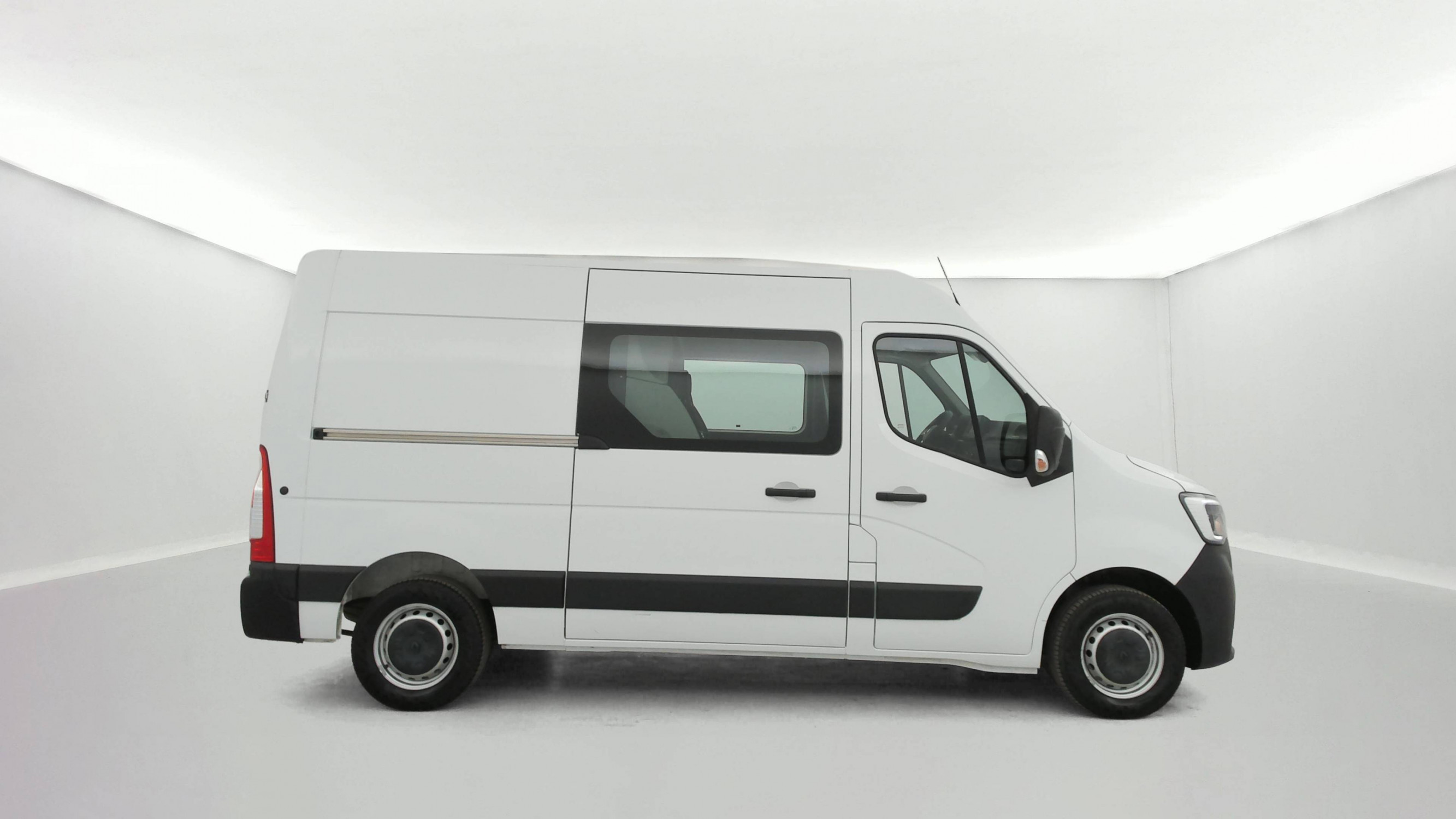 Vente en ligne Renault Master Fourgon MASTER CA TRAC F3300 L2H2 BLUE DCI 135 au prix de 23 790 €