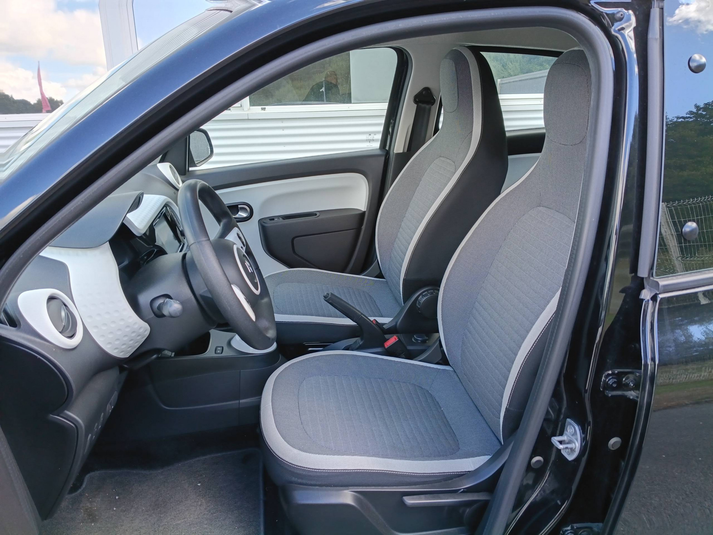 Vente en ligne Renault Twingo Electrique Twingo III E-Tech au prix de 14 990 €