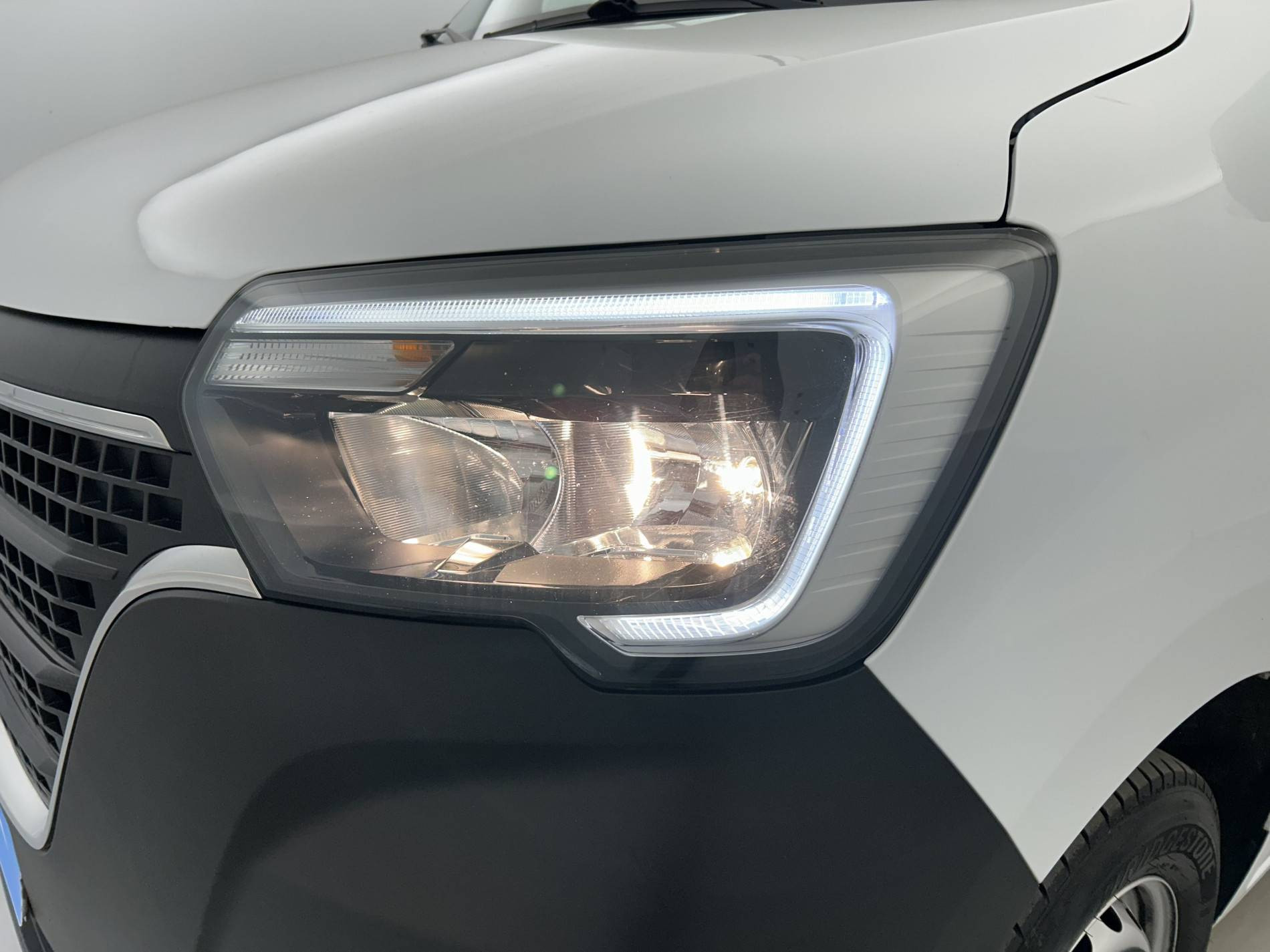 Vente en ligne Renault Master Fourgon MASTER FGN TRAC F3500 L2H2 BLUE DCI 135 au prix de 26 990 €