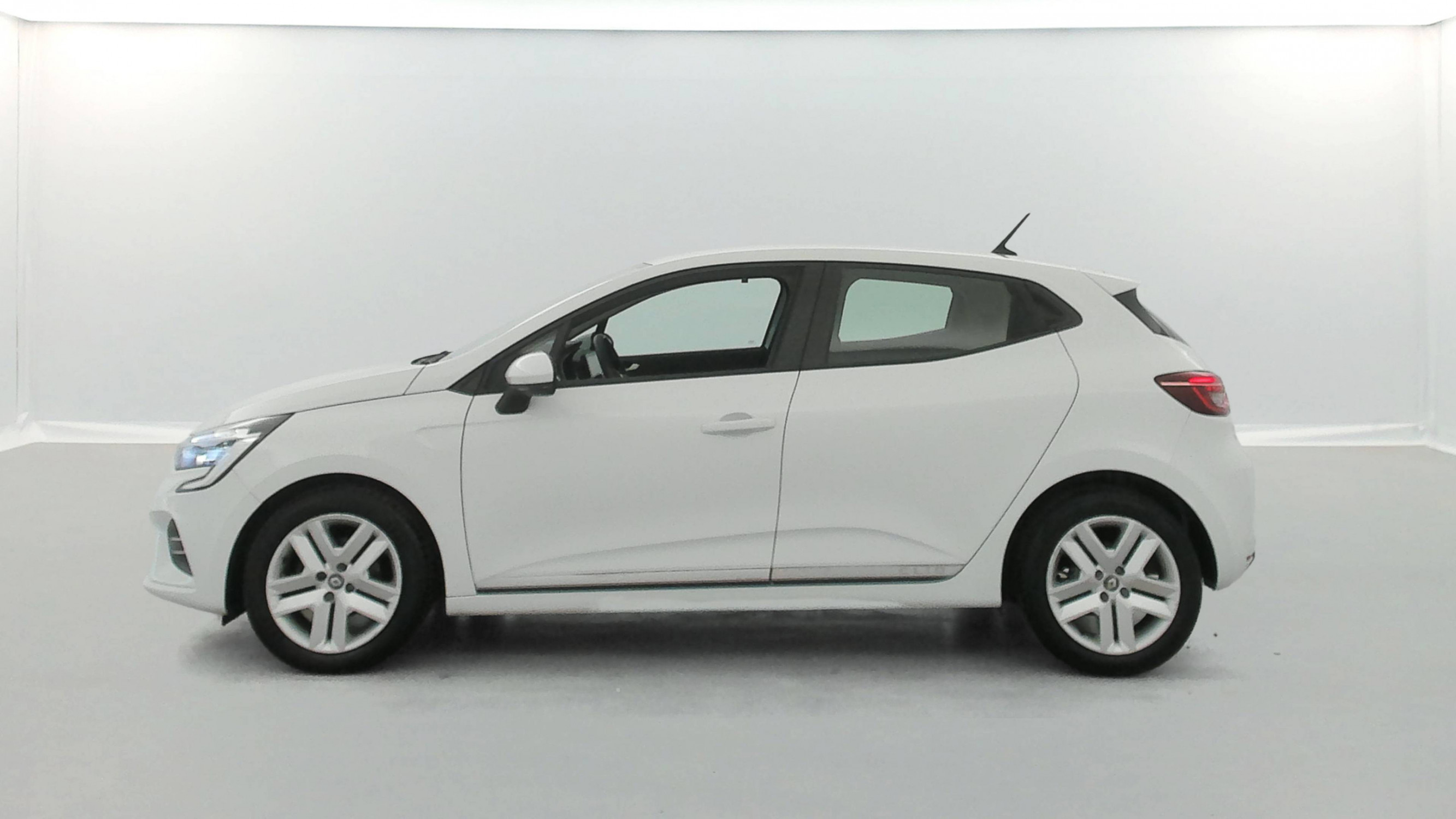 Vente en ligne Renault Clio 5 Clio TCe 90 - 21 au prix de 13 990 €