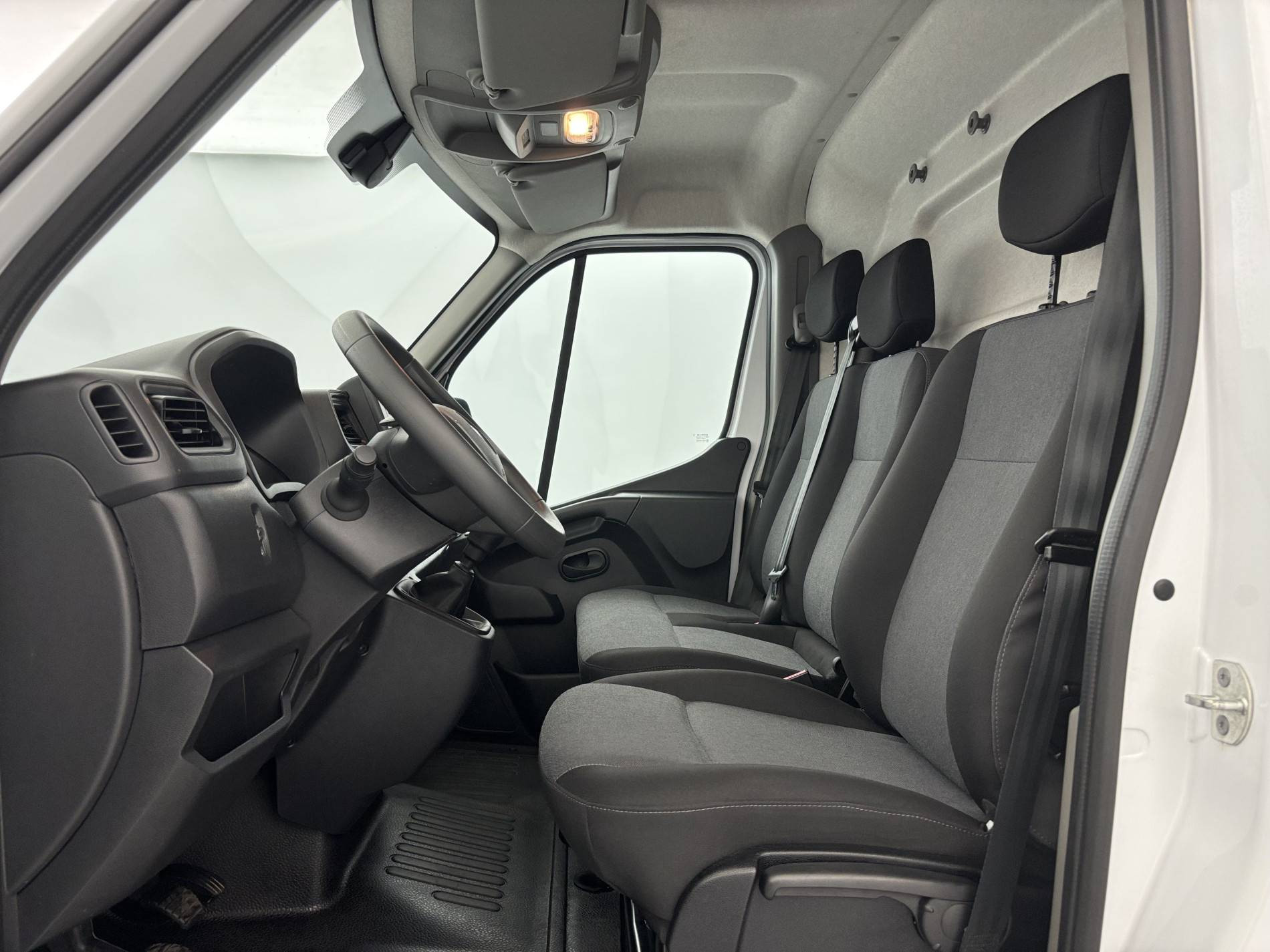 Vente en ligne Renault Master Fourgon MASTER FGN TRAC F3500 L2H2 BLUE DCI 135 au prix de 24 000 €