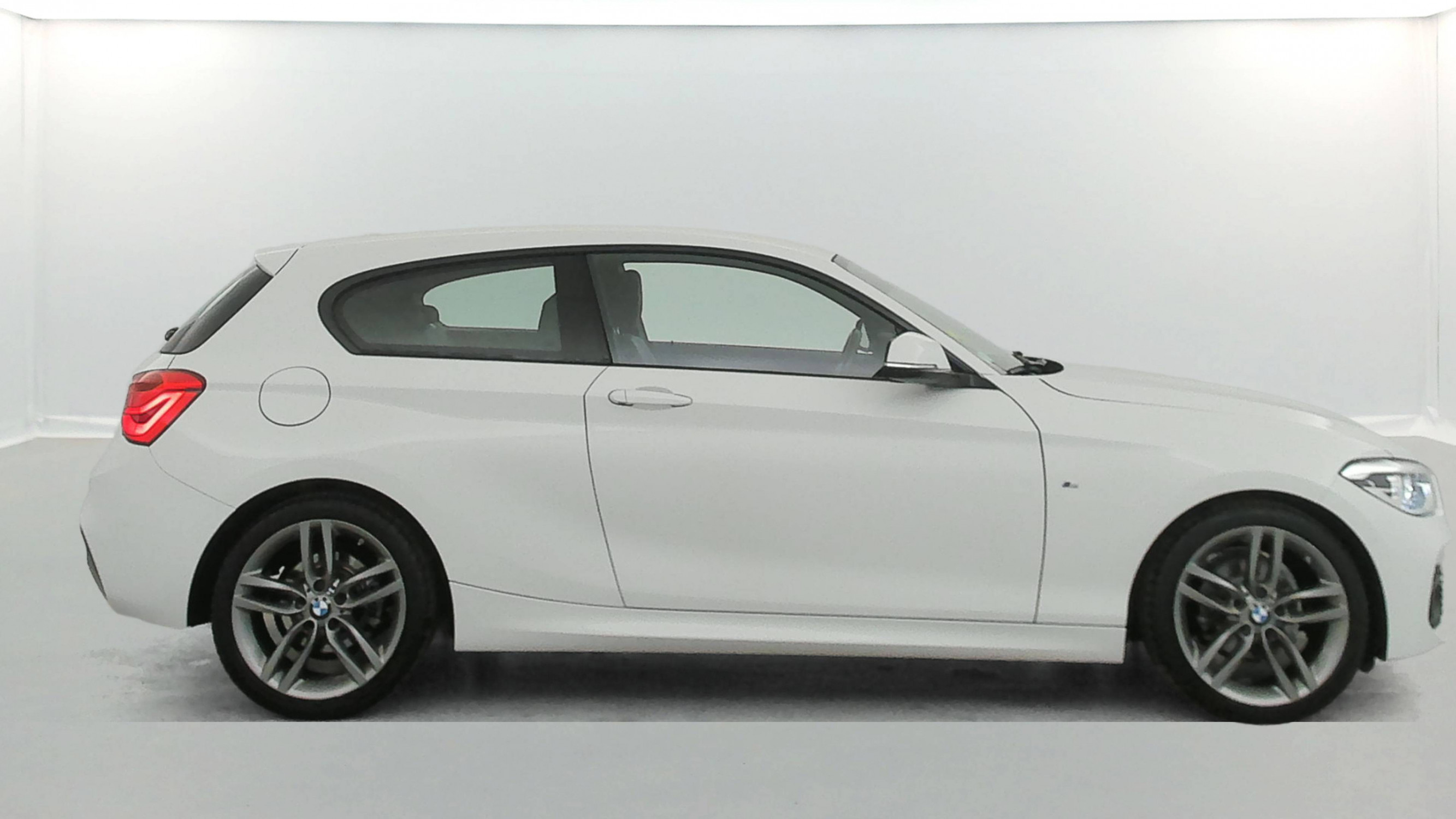 Vente en ligne Bmw Série 1 116d 116 ch BVA8 au prix de 18 990 €
