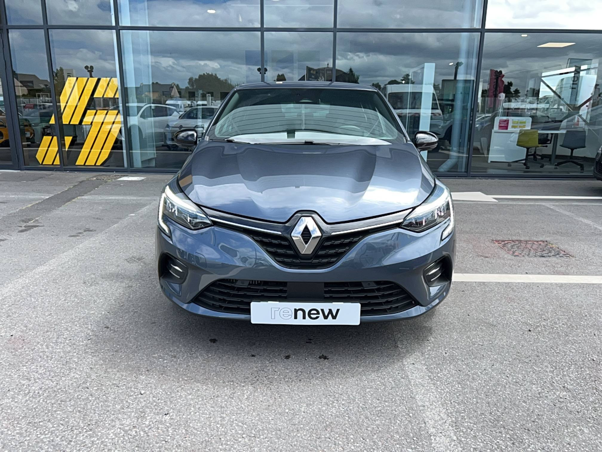 Vente en ligne Renault Clio 5 Clio TCe 90 - 21N au prix de 13 490 €