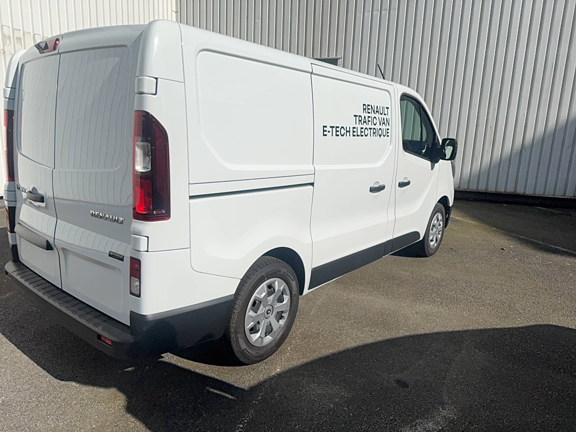Vente en ligne Renault Trafic Van E-Tech FG GCF L1H1 52kWh AC22 au prix de 36 490 €