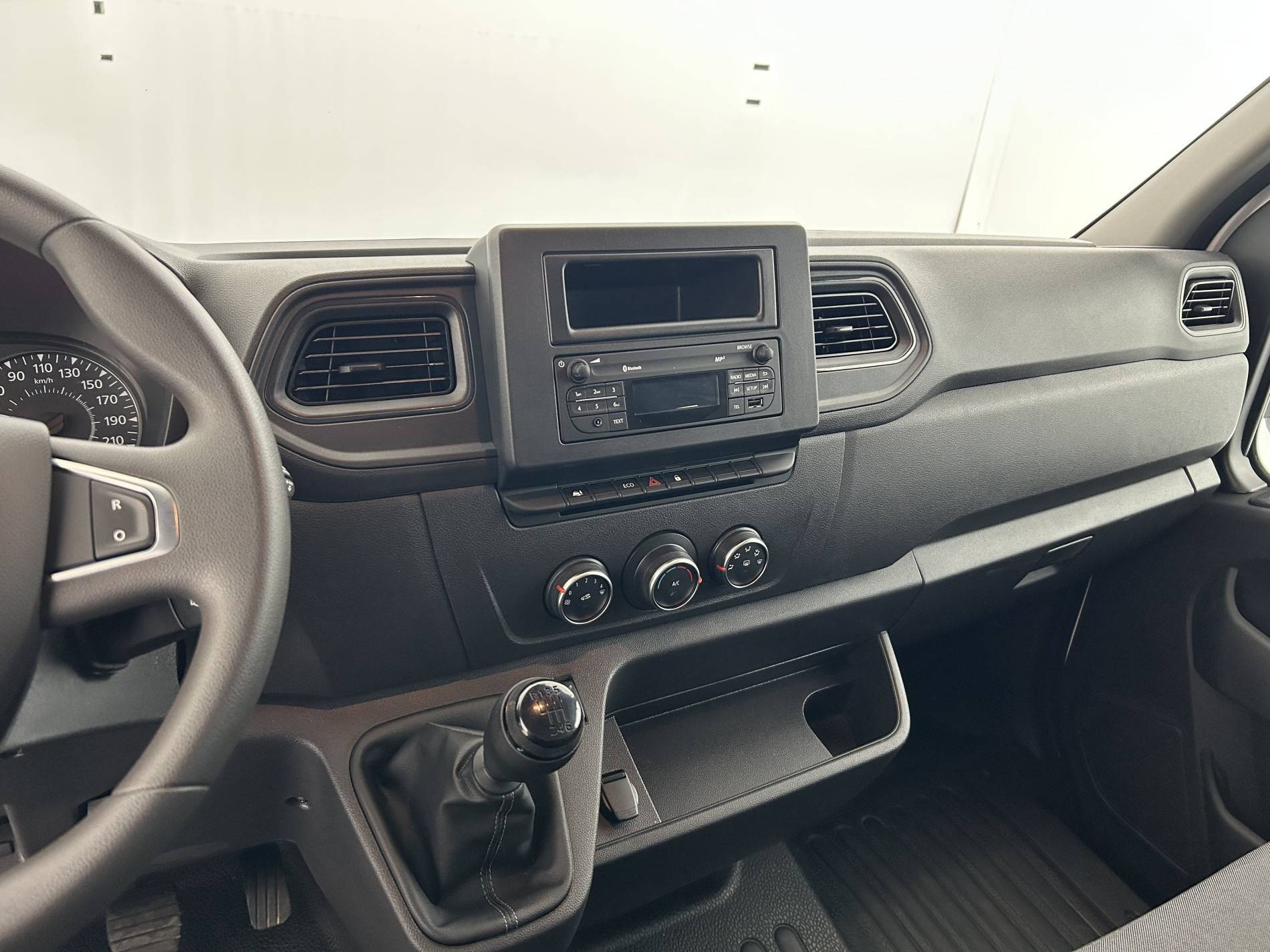 Vente en ligne Renault Master Fourgon MASTER FGN TRAC F3500 L2H2 BLUE DCI 135 au prix de 27 990 €