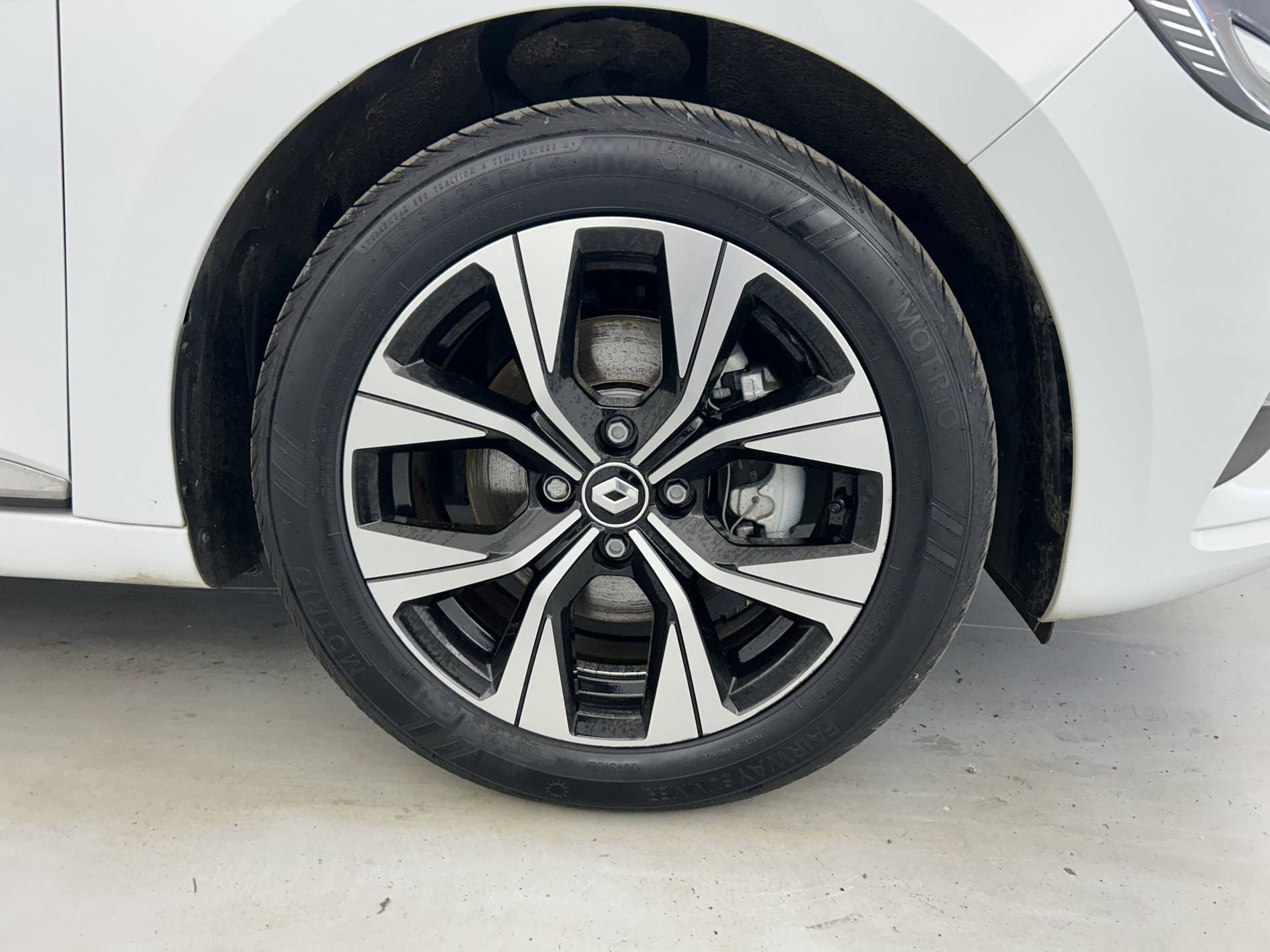 Vente en ligne Renault Clio 5 Clio E-Tech full hybrid 145 au prix de 17 950 €