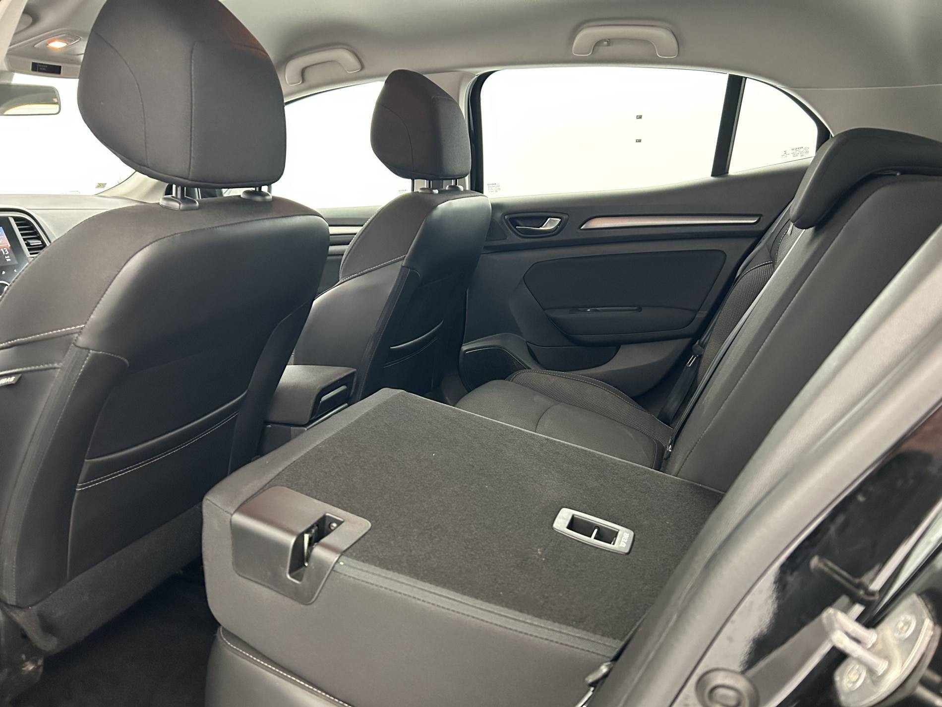 Vente en ligne Renault Megane 4  Blue dCi 115 EDC au prix de 17 990 €