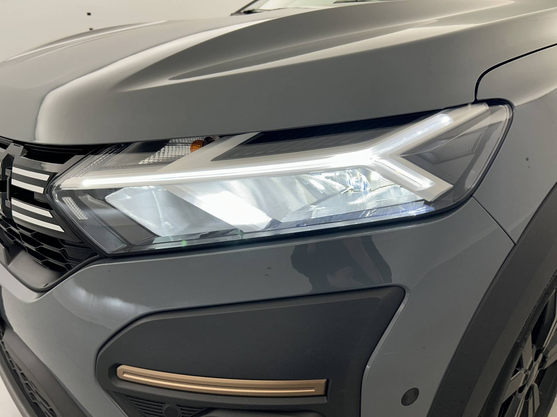 Vente en ligne Dacia Jogger  Hybrid 140 7 places GSR2 au prix de 23 890 €