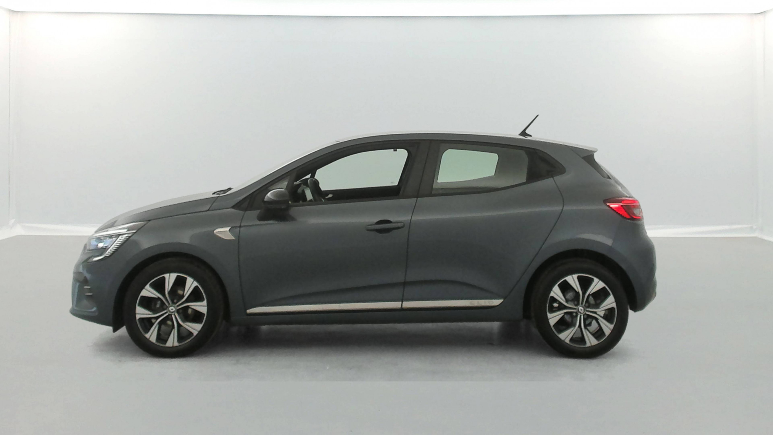 Vente en ligne Renault Clio 5 Clio TCe 90 - 21 au prix de 13 490 €