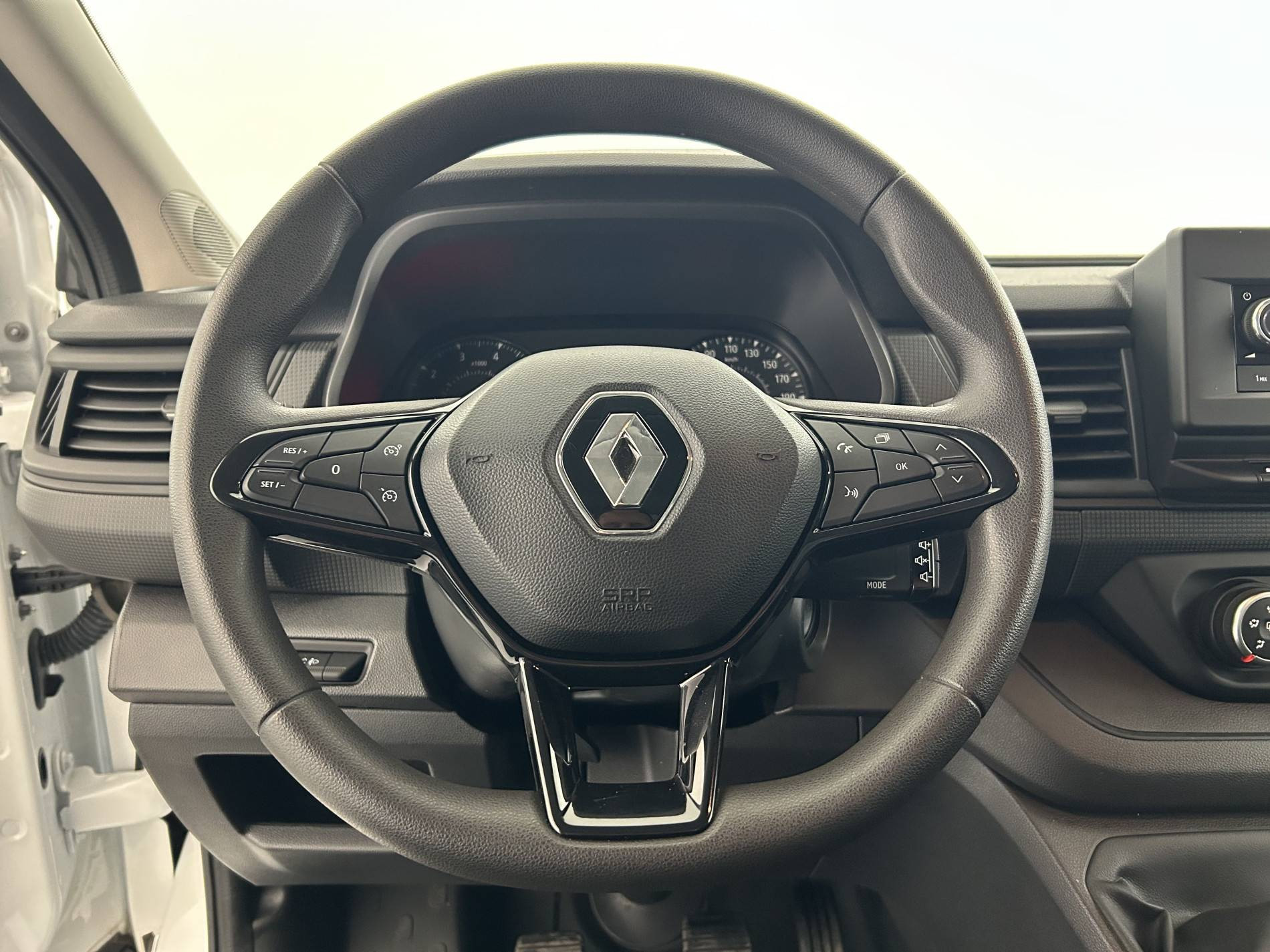 Vente en ligne Renault Trafic 3 Fourgon TRAFIC FG BLUE DCI 130 L1H1 3T GSR2 au prix de 25 390 €