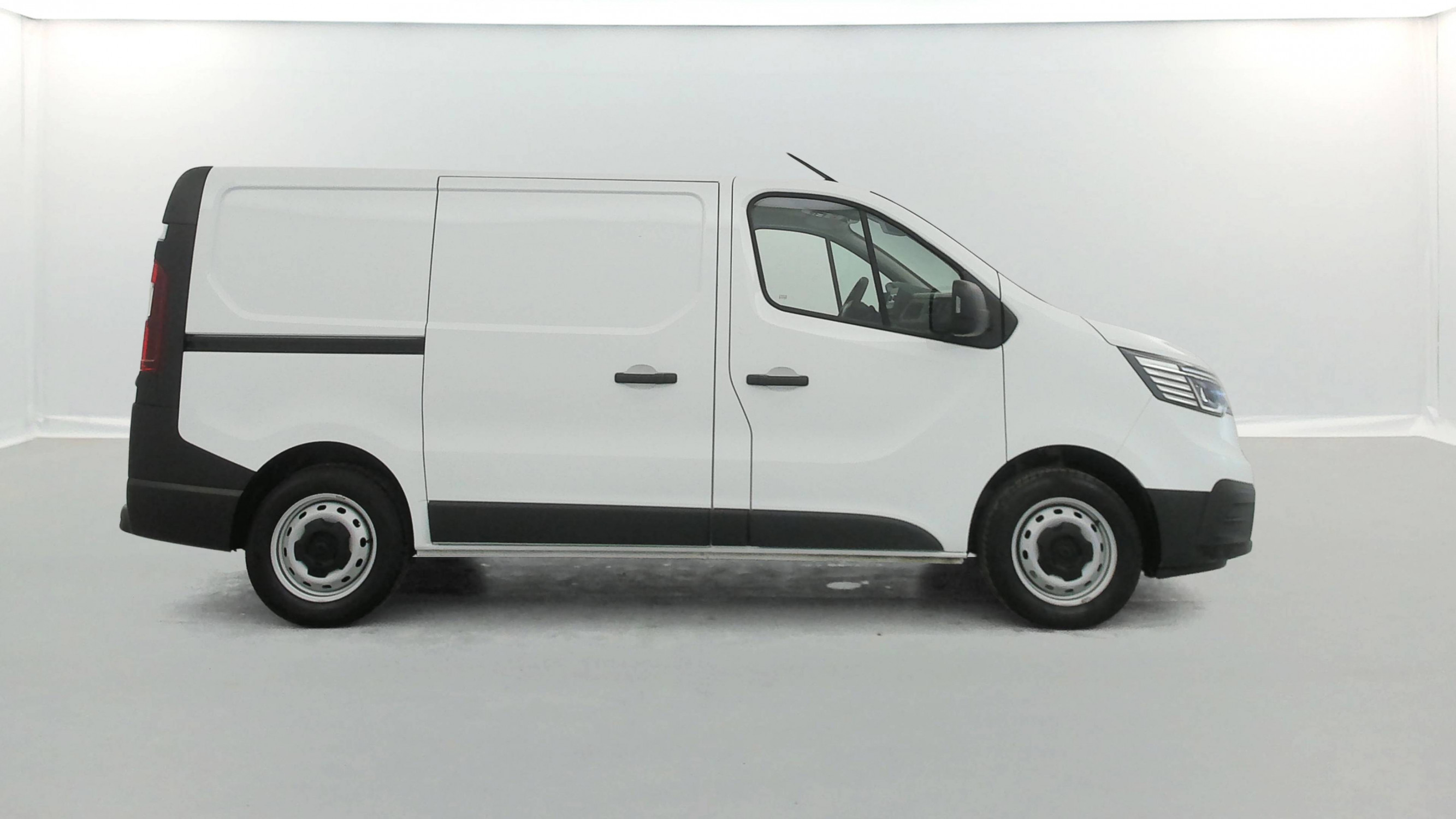 Vente en ligne Renault Trafic 3 Fourgon TRAFIC FGN L1H1 3000 KG BLUE DCI 130 au prix de 22 590 €