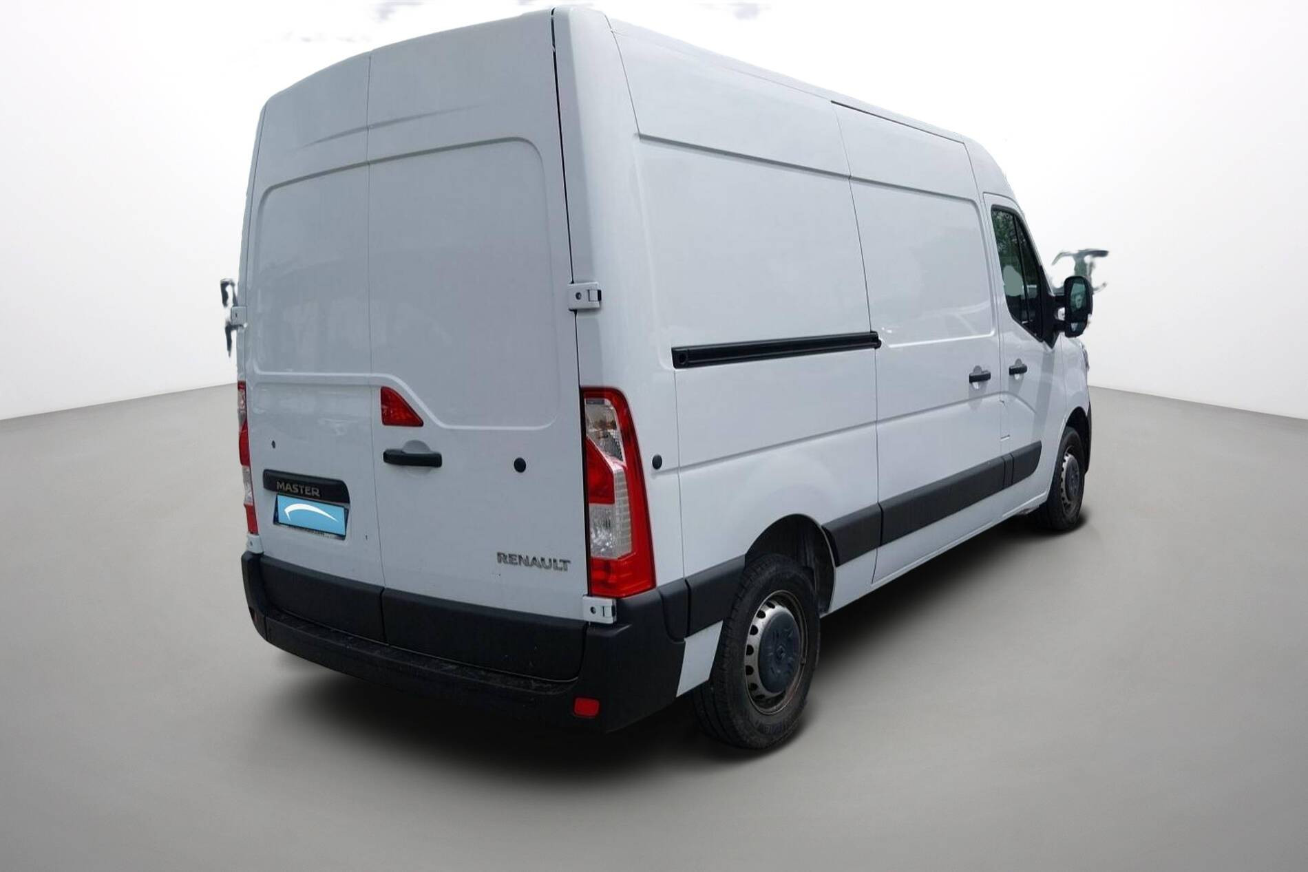 Vente en ligne Renault Master Fourgon MASTER FGN TRAC F3500 L2H2 BLUE DCI 135 au prix de 26 990 €