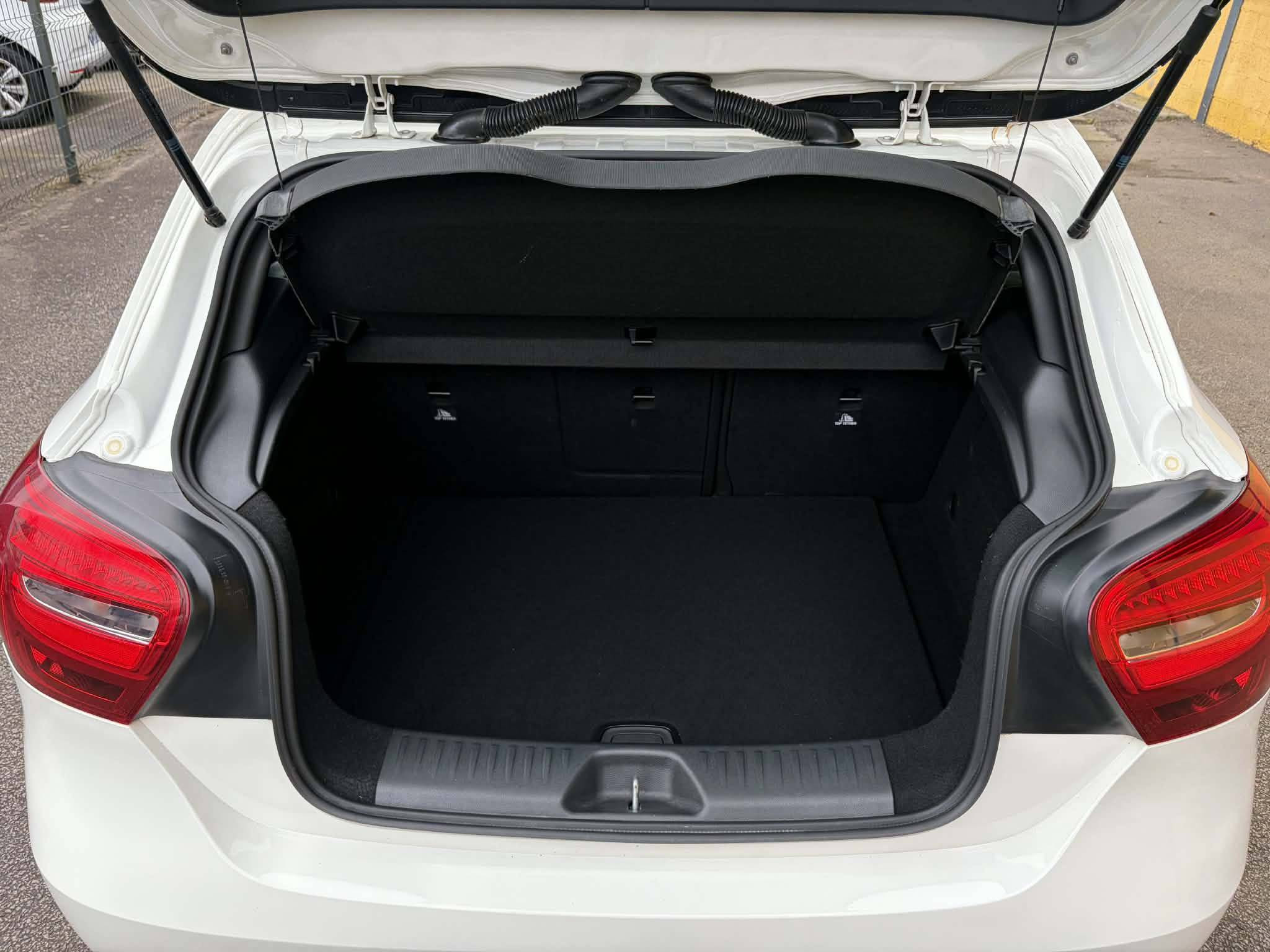 Vente en ligne Mercedes Classe A  200 d 7G-DCT au prix de 16 990 €