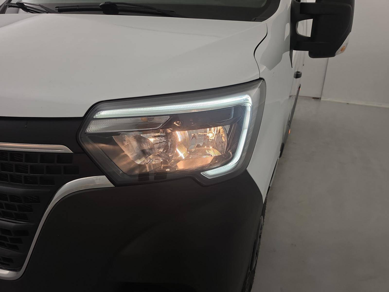 Vente en ligne Renault Master Fourgon MASTER FGN TRAC F3500 L3H3 BLUE DCI 135 au prix de 26 990 €