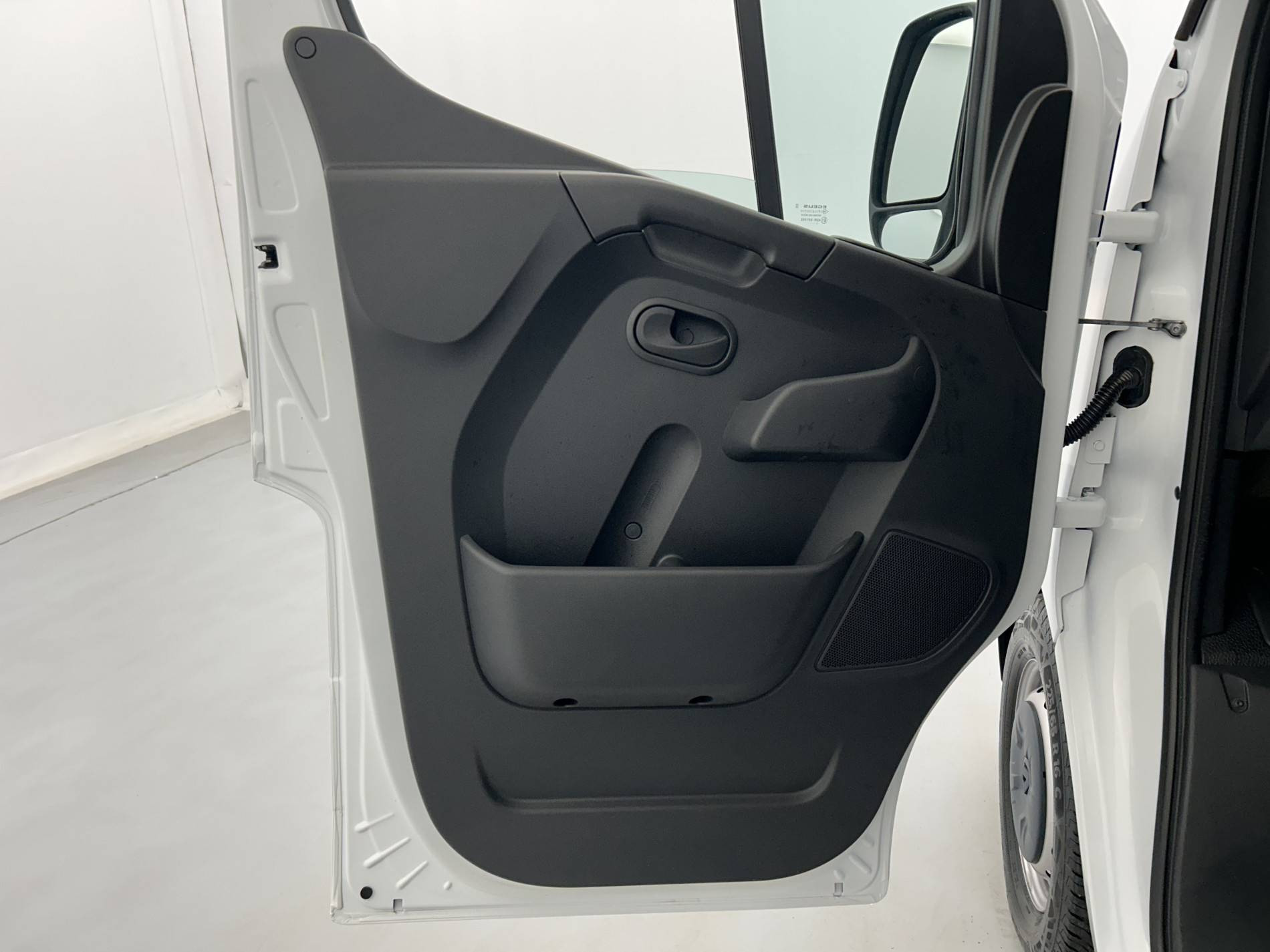 Vente en ligne Renault Master Fourgon MASTER FGN TRAC F3500 L2H2 BLUE DCI 135 au prix de 23 590 €