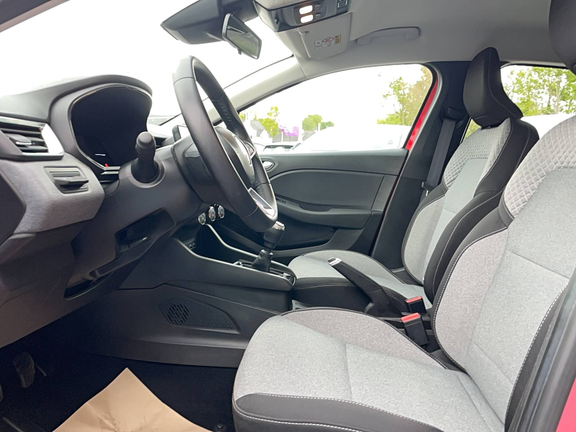 Vente en ligne Renault Clio 5 Clio TCe 90 au prix de 15 990 €