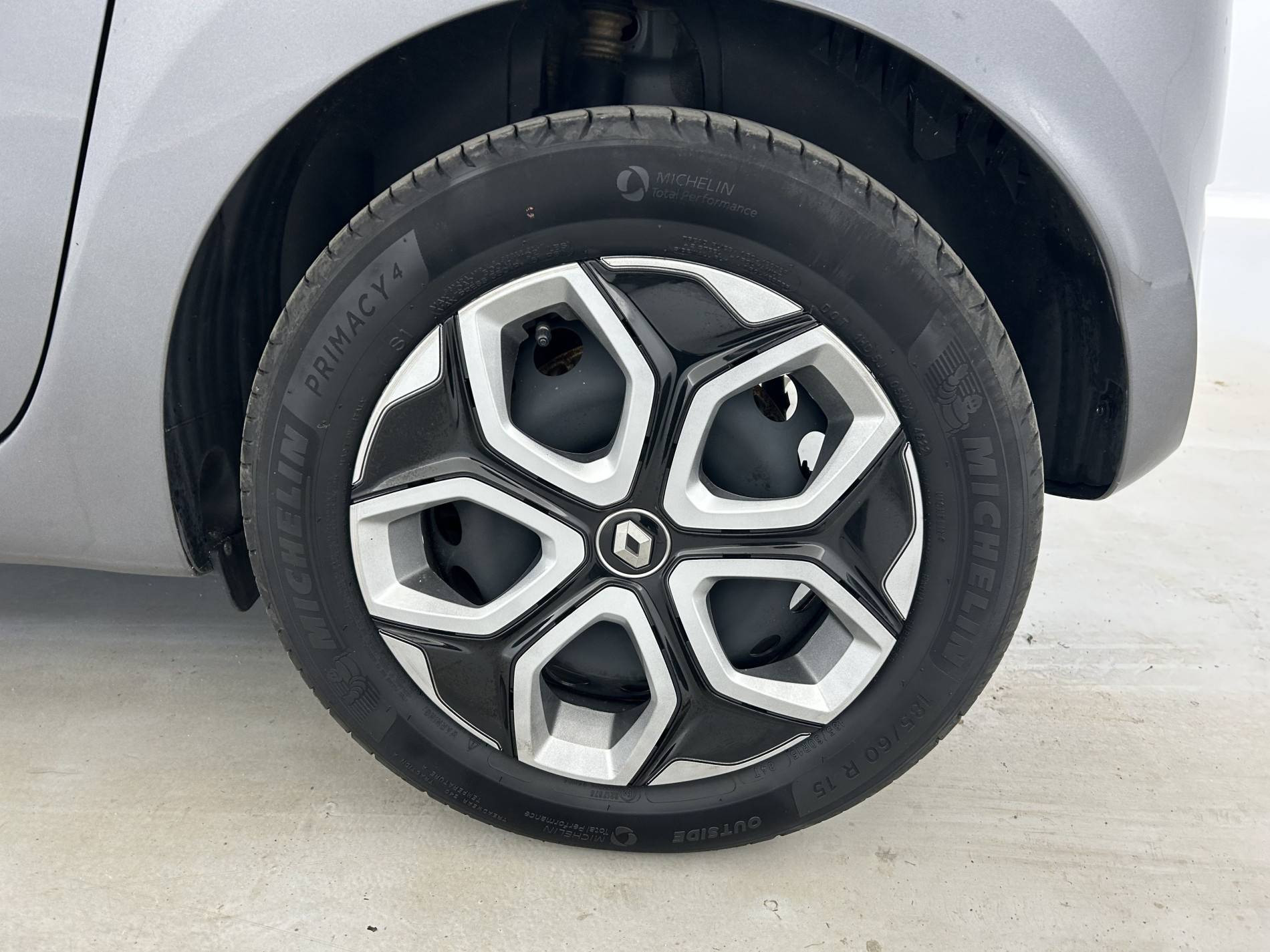 Vente en ligne Renault Twingo Electrique Twingo III E-Tech au prix de 11 990 €