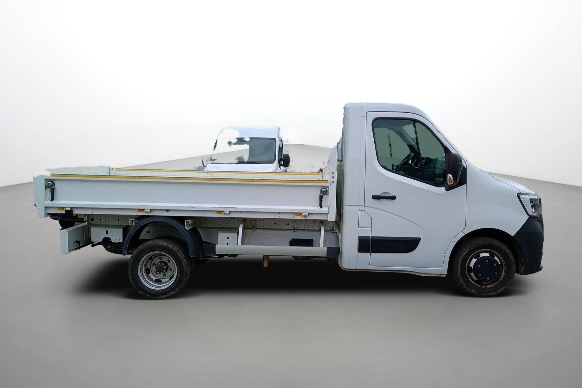 Vente en ligne Renault Master 3 Châssis Cabine MASTER CC PROP RJ3500 L2 PAFC BLUE DCI 130 EURO VI au prix de 32 990 €