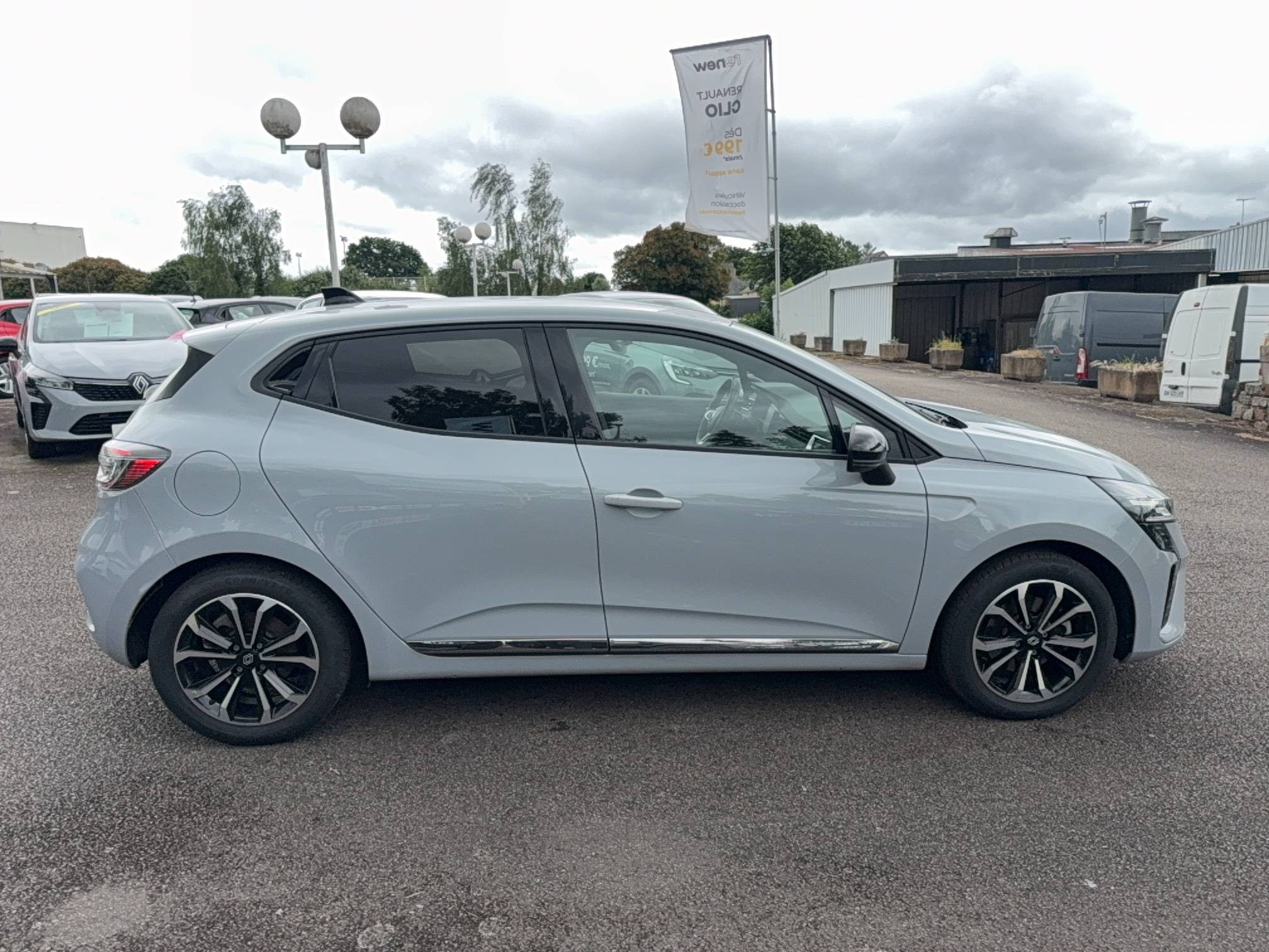 Vente en ligne Renault Clio 5 Clio E-Tech full hybrid 145 au prix de 18 490 €