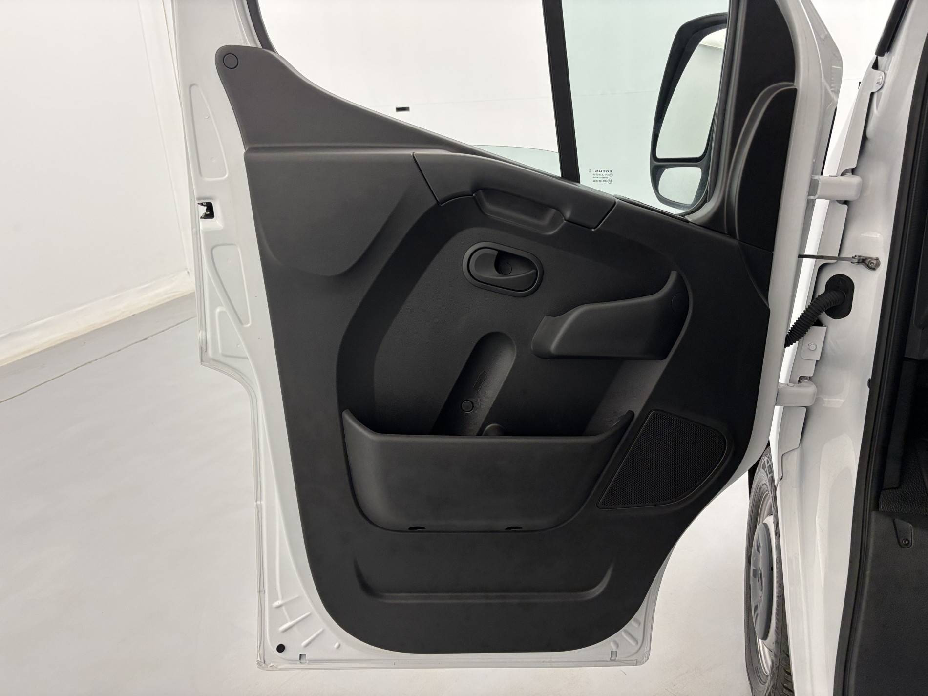 Vente en ligne Renault Master Fourgon MASTER FGN TRAC F3500 L2H2 BLUE DCI 135 au prix de 24 000 €