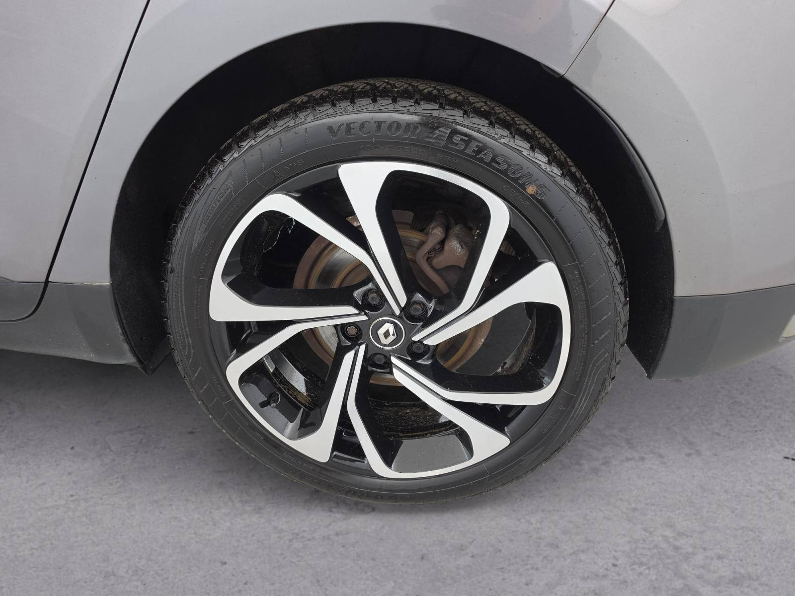 Vente en ligne Renault Grand Scenic 4 Grand Scenic Blue dCi 150 EDC au prix de 16 490 €