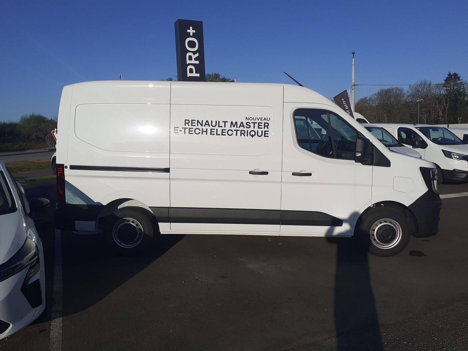 Vente en ligne Renault Master E-Tech MASTER ELECTRIQUE FGN L2H2 3T5 GRANDE AUTONOMIE au prix de 60 384 €