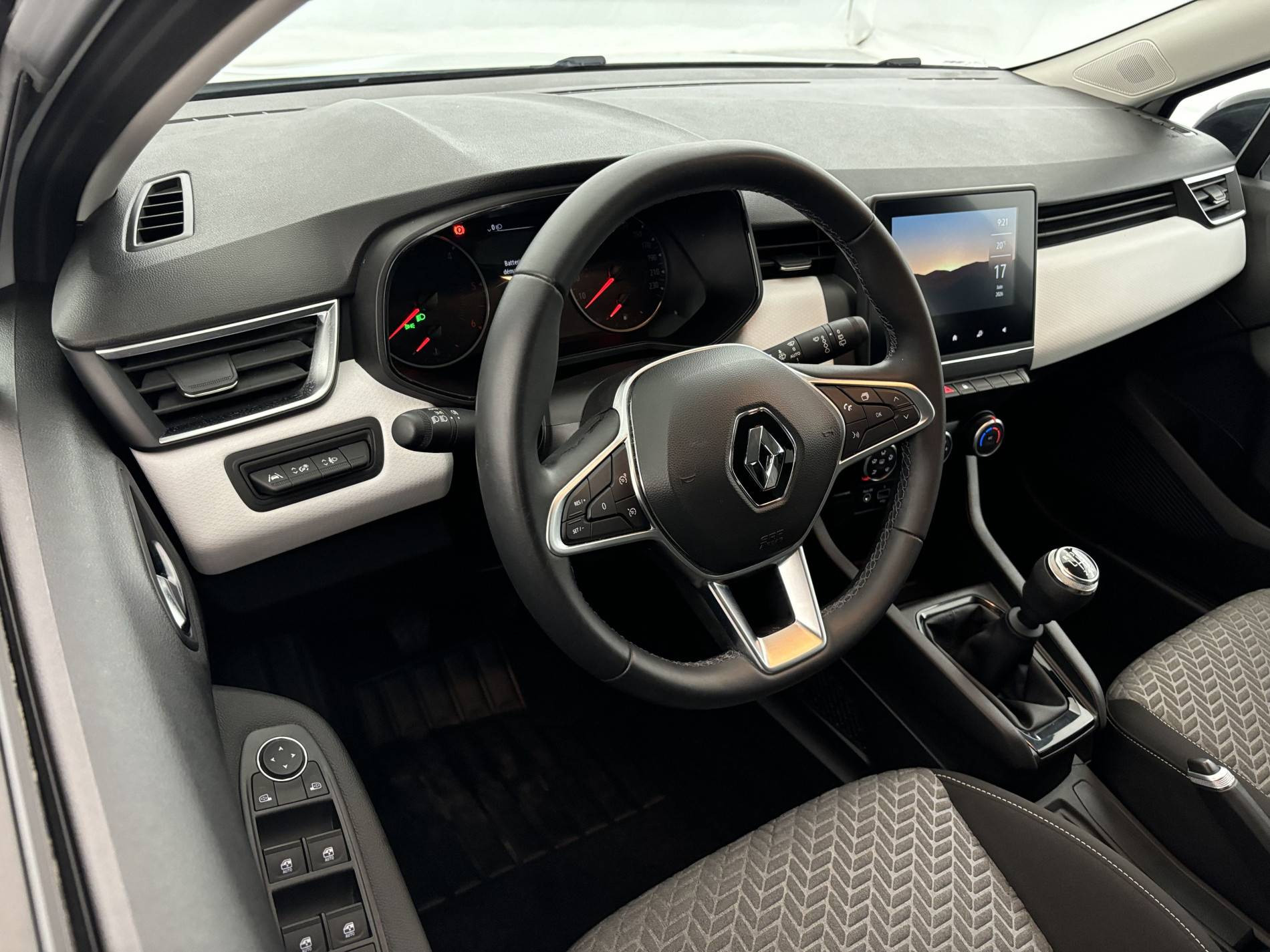 Vente en ligne Renault Clio 5 CLIO SOCIETE BLUE DCI 100 au prix de 10 990 €