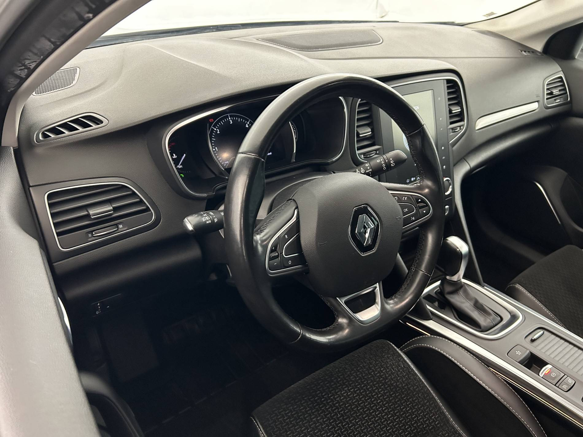 Vente en ligne Renault Megane 4 Mégane IV Berline Blue dCi 115 EDC au prix de 16 390 €