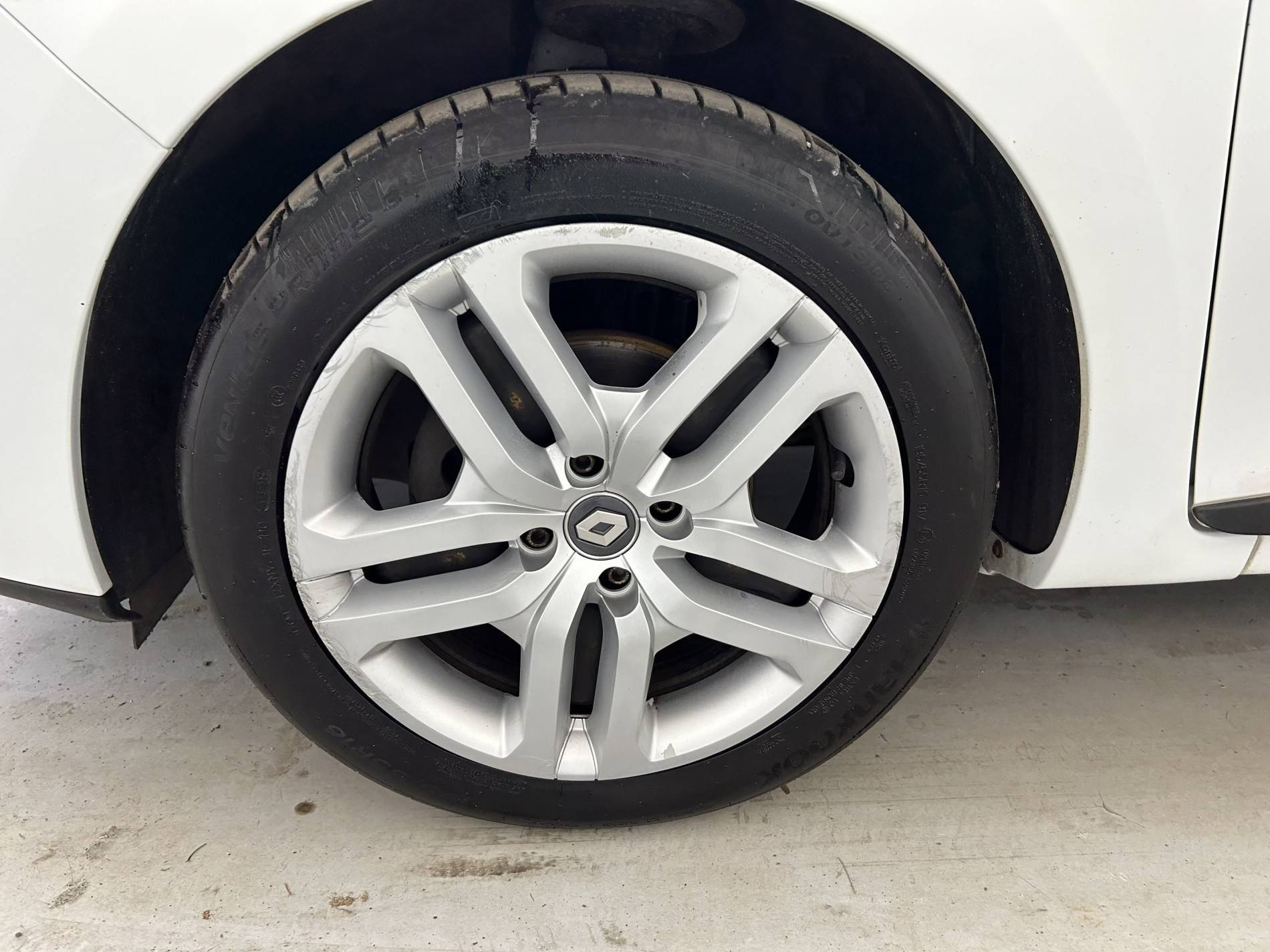 Vente en ligne Renault Clio 4 Clio dCi 75 E6C au prix de 10 890 €