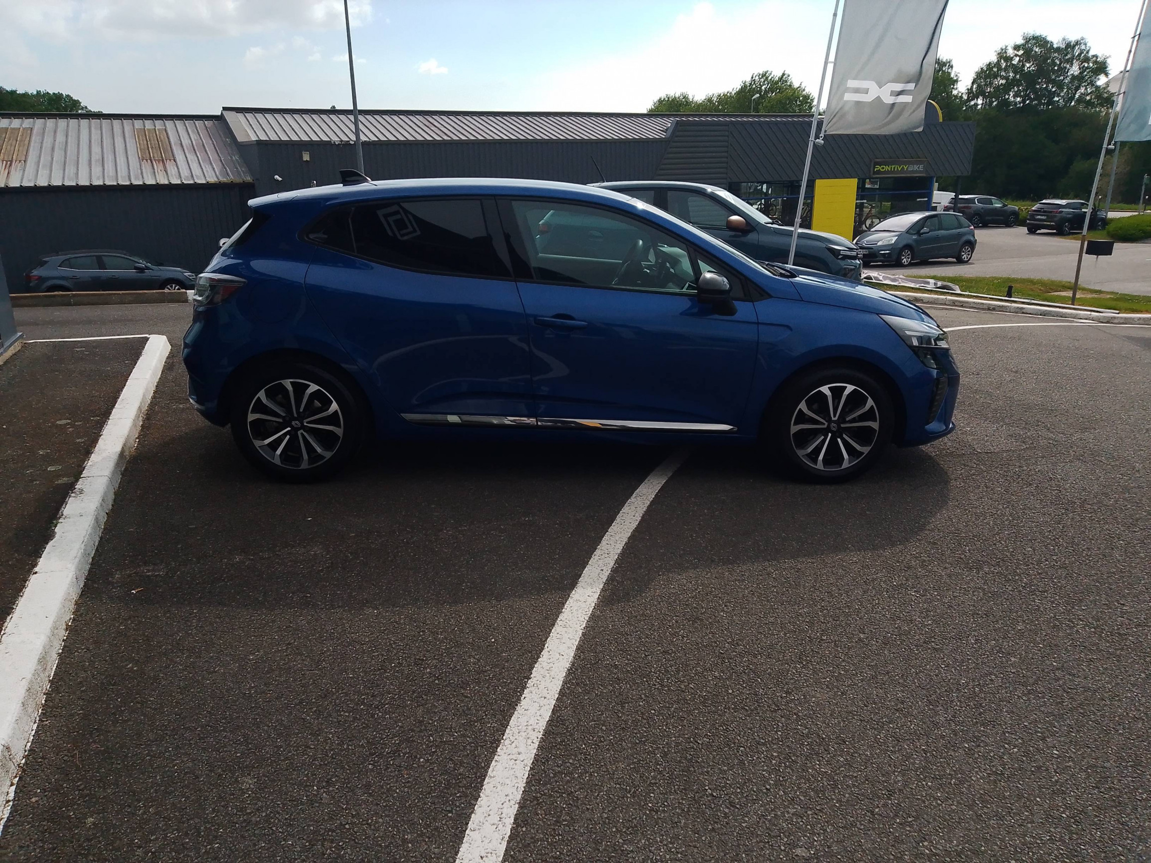 Vente en ligne Renault Clio 5 Clio TCe 90 au prix de 16 990 €